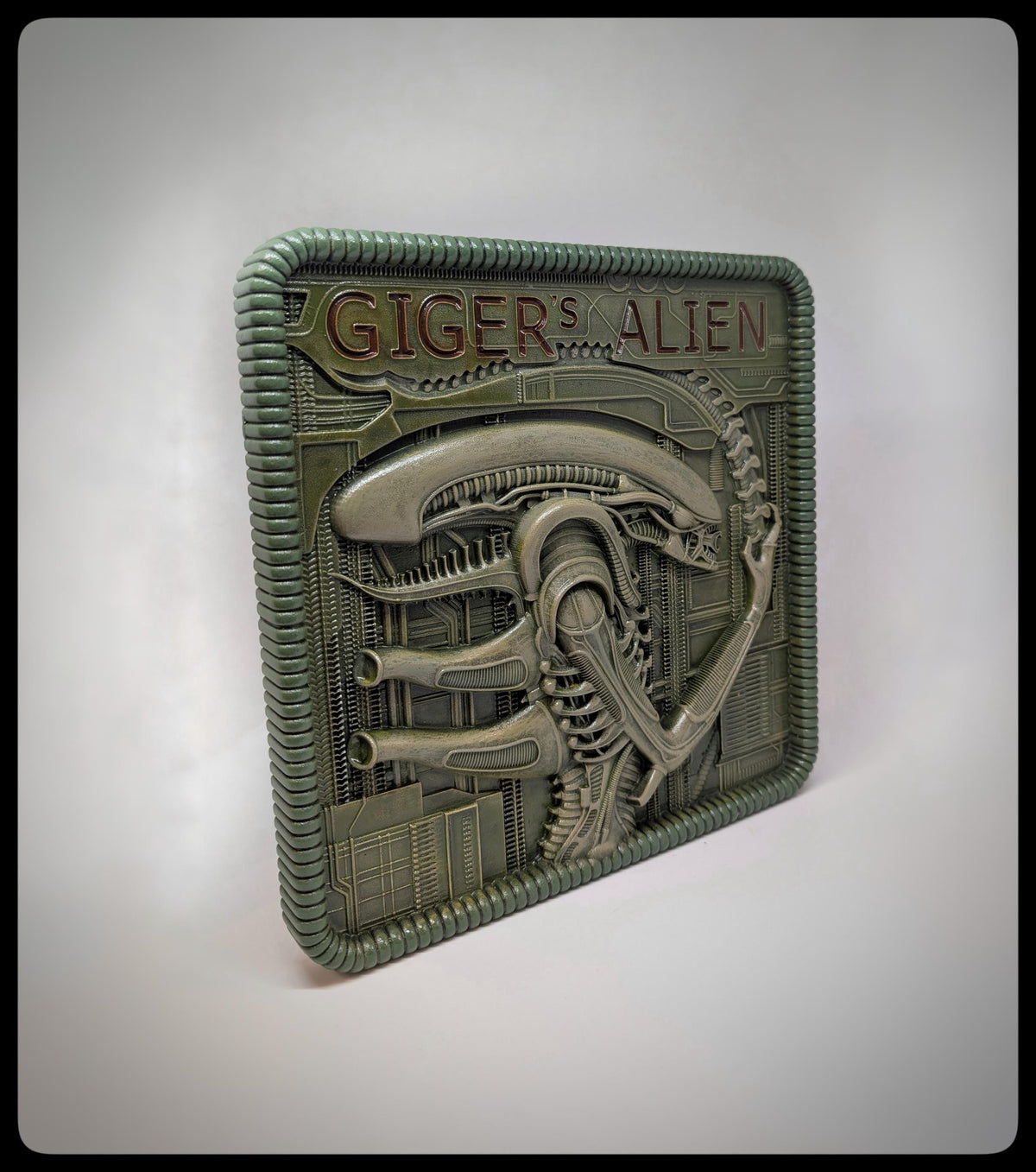 Alien Wall Plaque 10.2 in (26 cm / 260 mm) 3D Resin Art