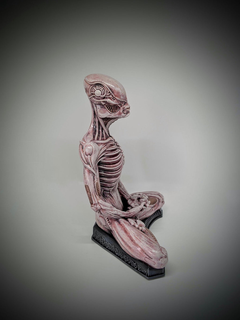 H.R. Inspired Alien Meditation 3D Resin Figure / Height 8.46" (21.5 cm/215mm)