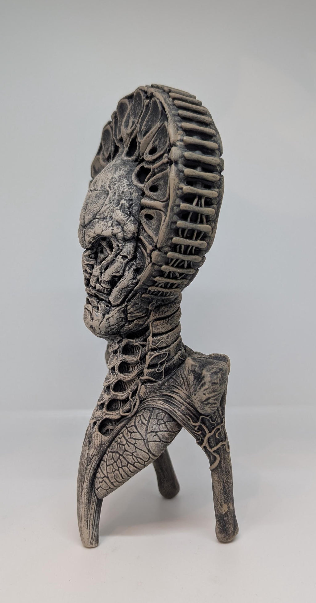 The Monarch  Figurine 3D printing resin / Height 8.7 inches (22cm / 220mm)