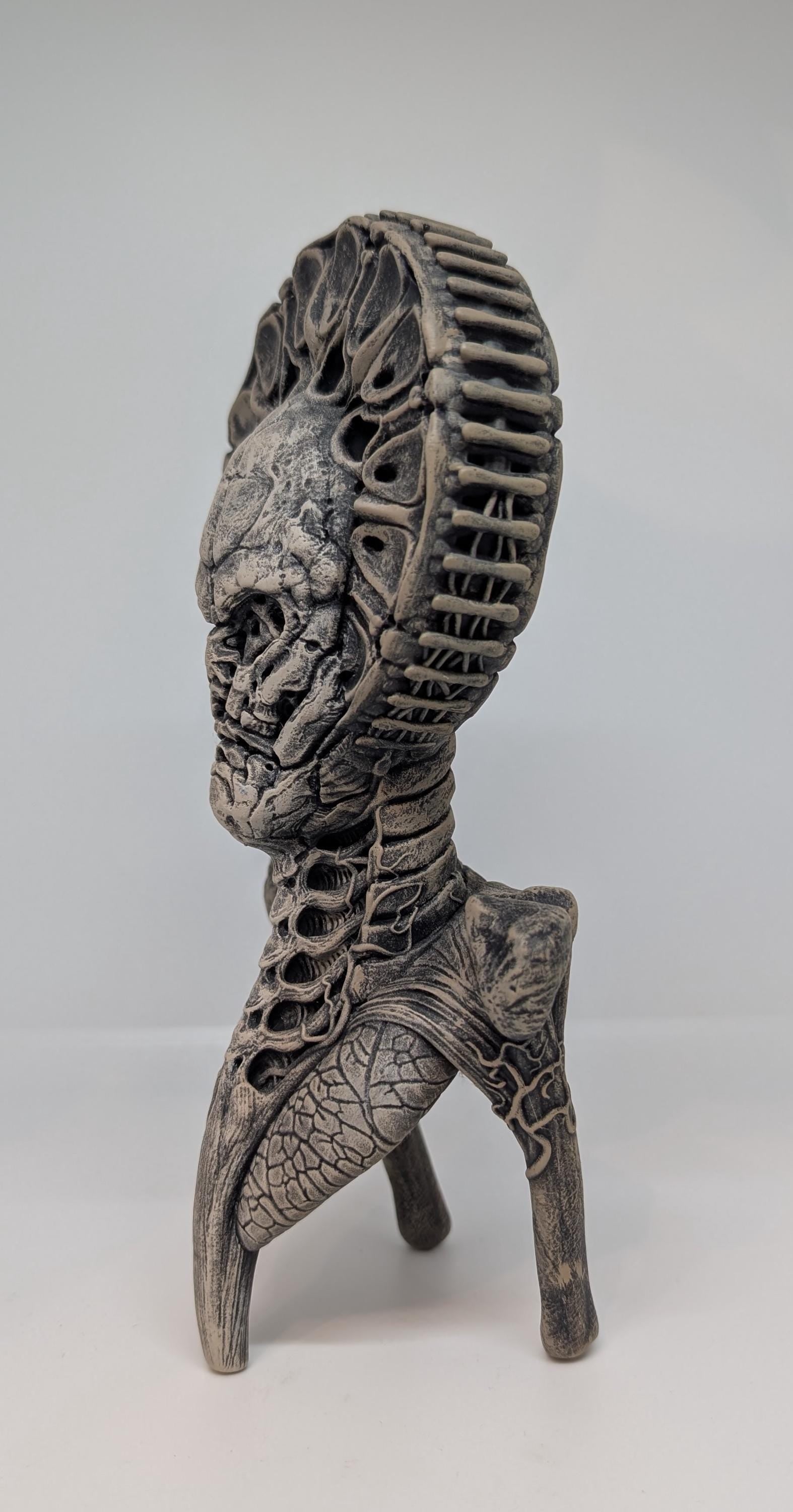 The Monarch  Figurine 3D printing resin / Height 8.7 inches (22cm / 220mm)