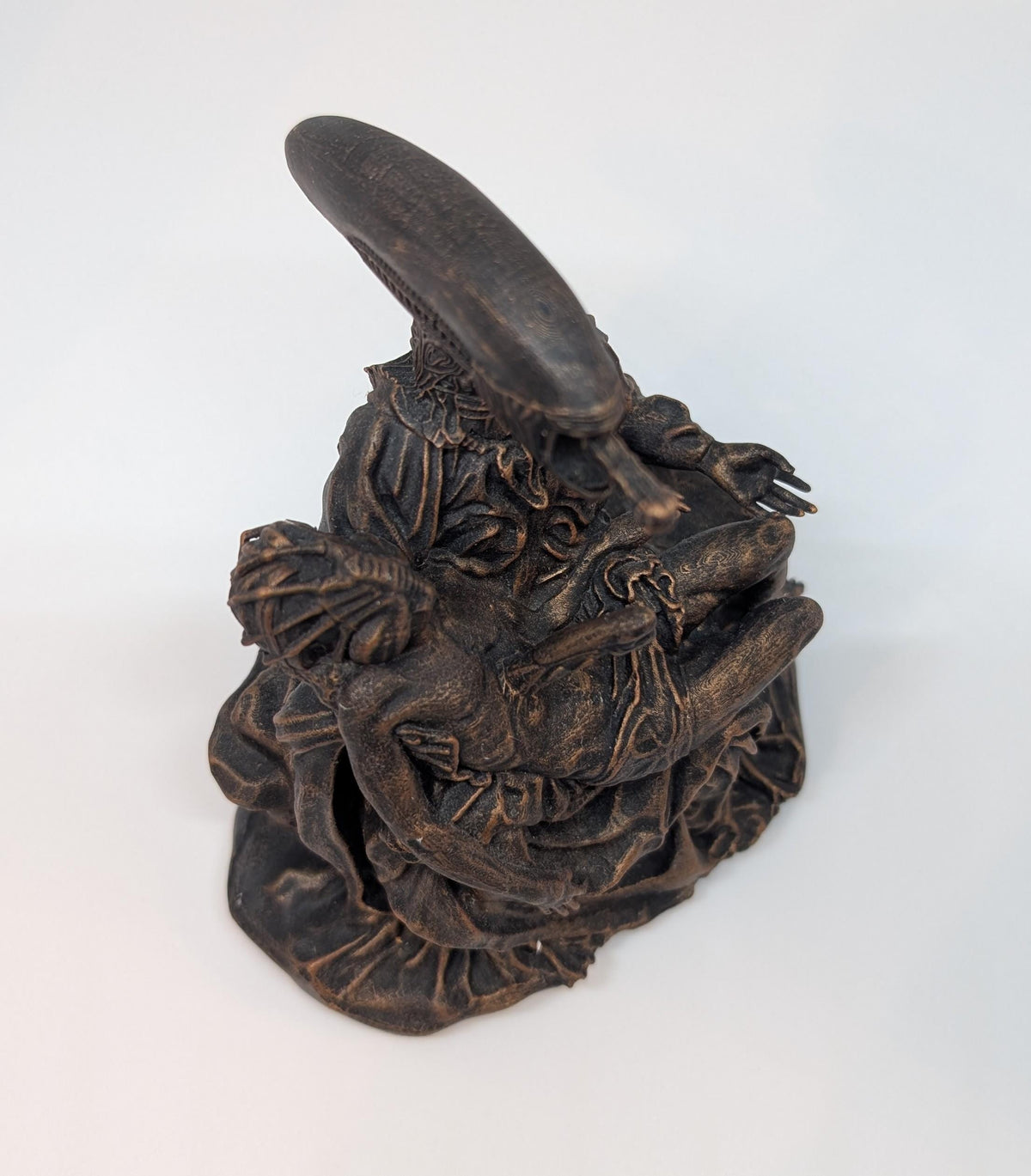 Alien Pieta Figure 3D Printed in Resin 5,5" (14 cm)| Sci-Fi Collectible