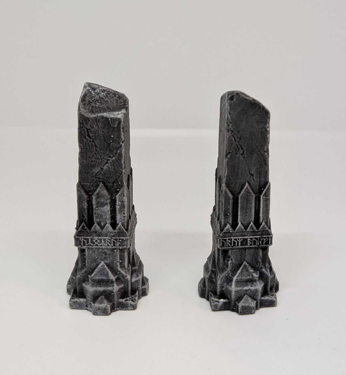 Lord of the Rings – 2x Moria Columns for Games – Height 3.54 inches (9 cm)