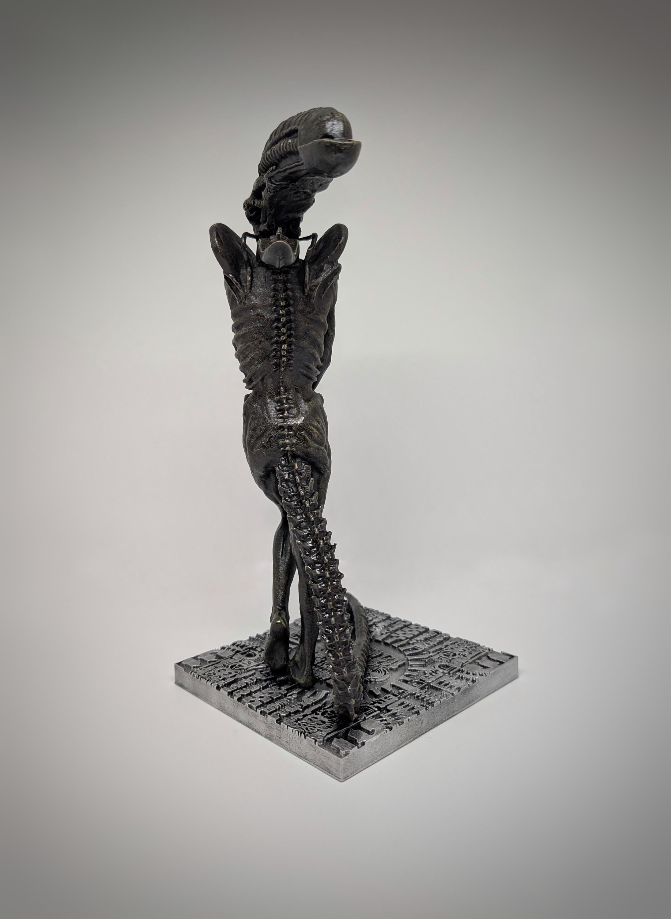 Inspired by H.R. Giger – Alien Hybrid Venus 3D Resin Sculpture /Height 11.4 in (29 cm/290mm)