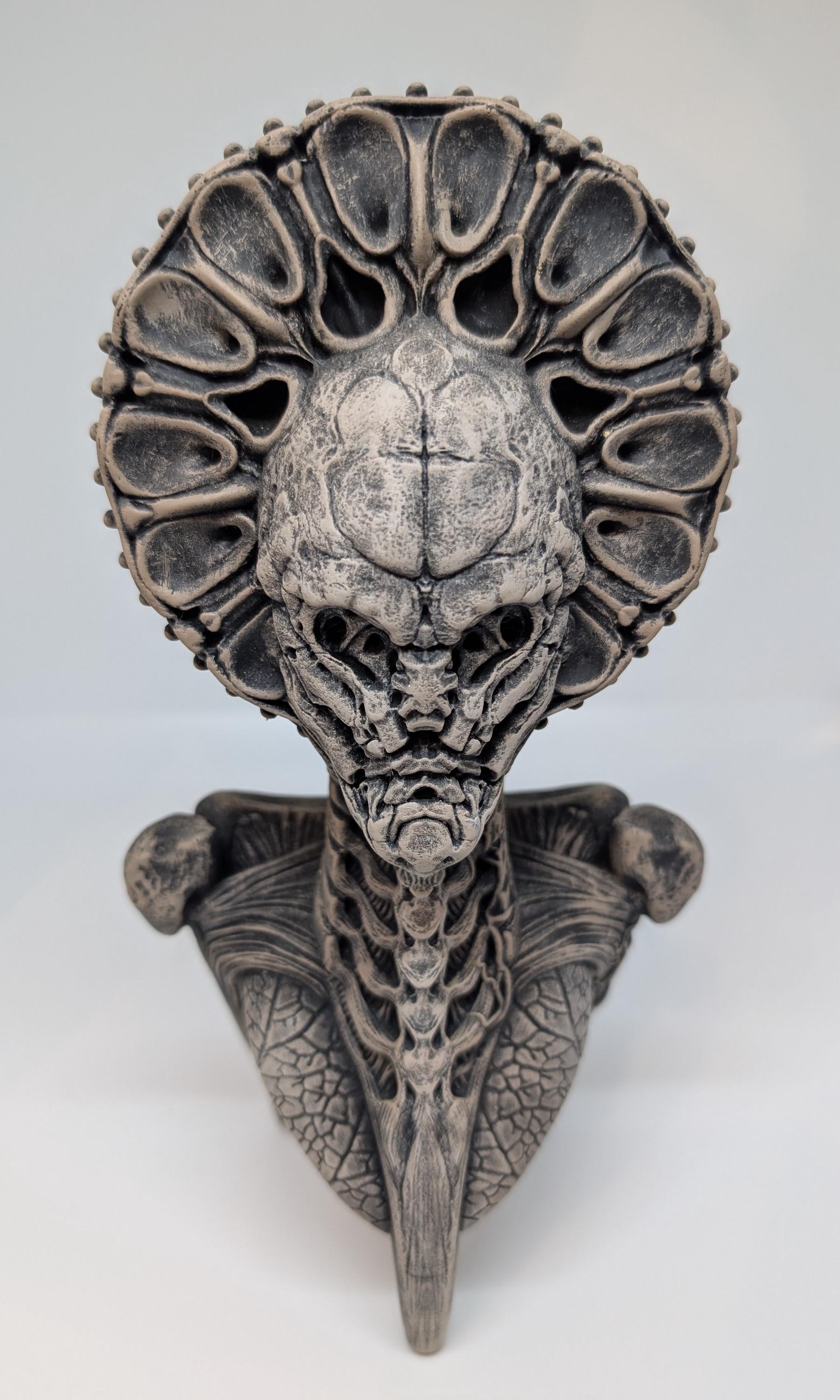 The Monarch  Figurine 3D printing resin / Height 8.7 inches (22cm / 220mm)