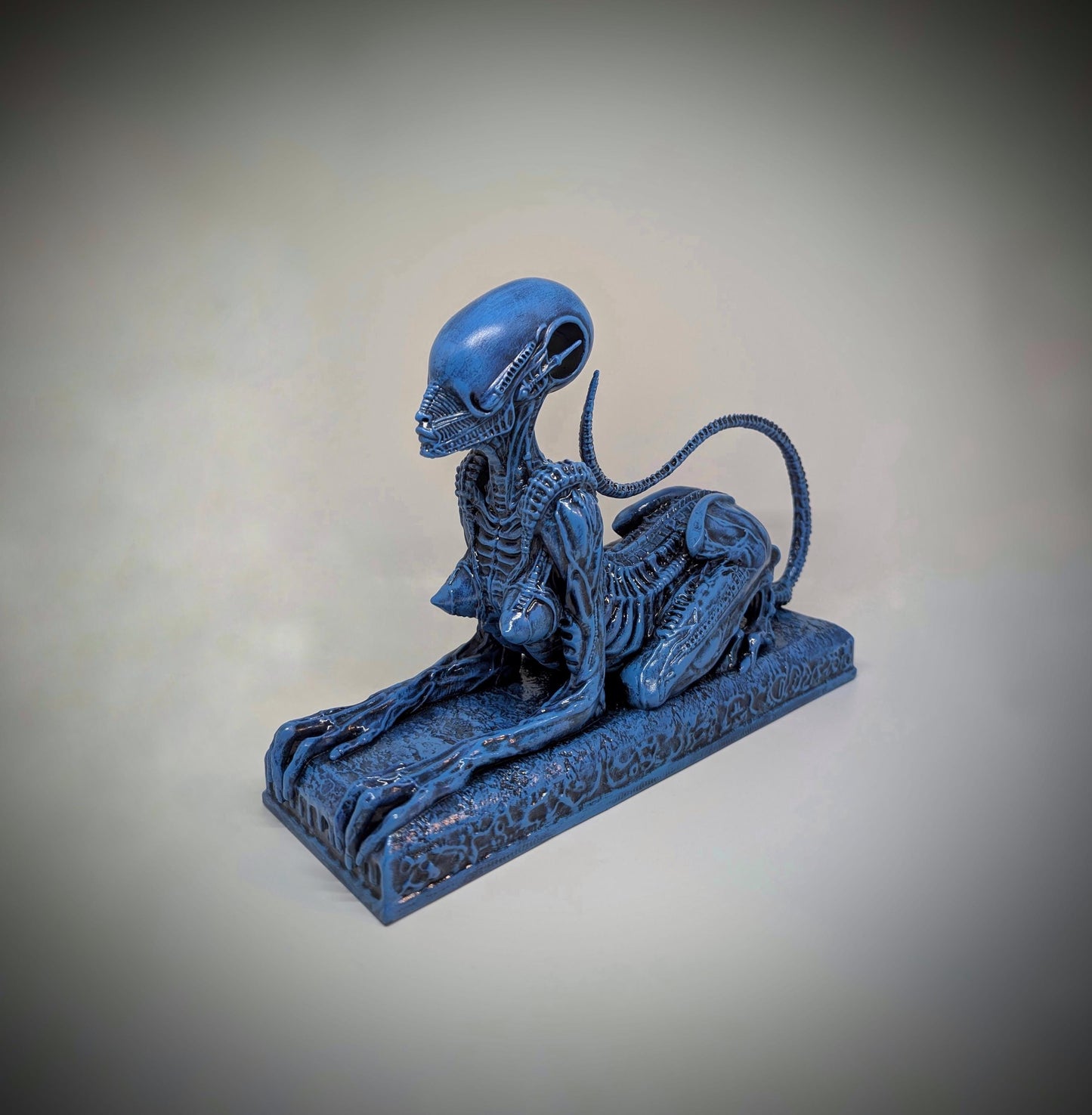 Alien Sphinx - 3D Resin Sculpture Height 8.86in (22,5cm/225mm) x Length 12.6in (32cm/320mm)