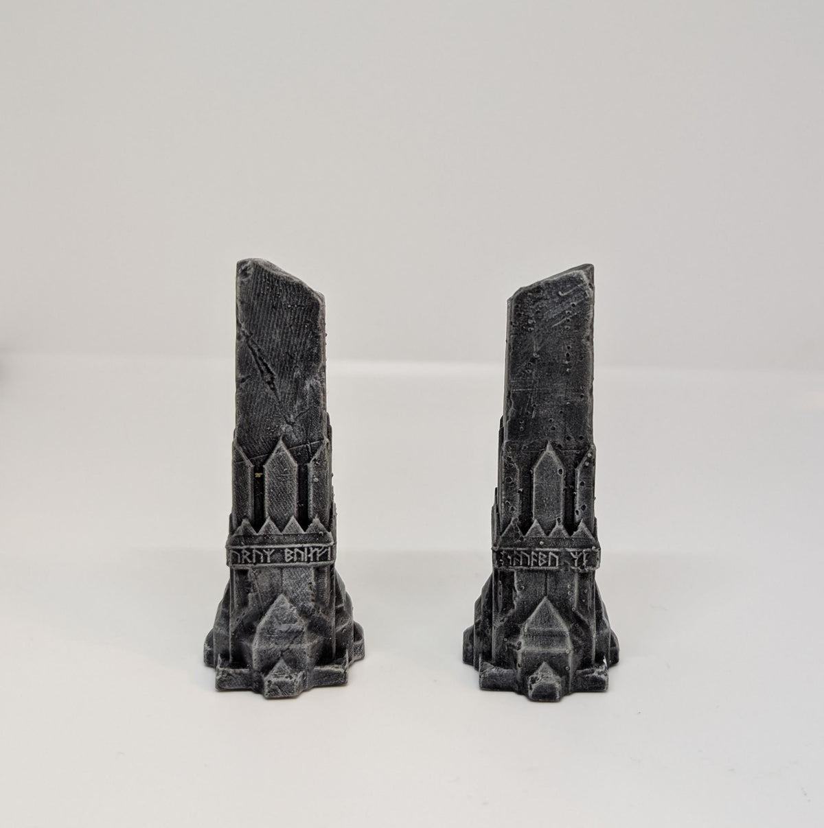 Lord of the Rings – 2x Moria Columns for Games – Height 3.54 inches (9 cm)