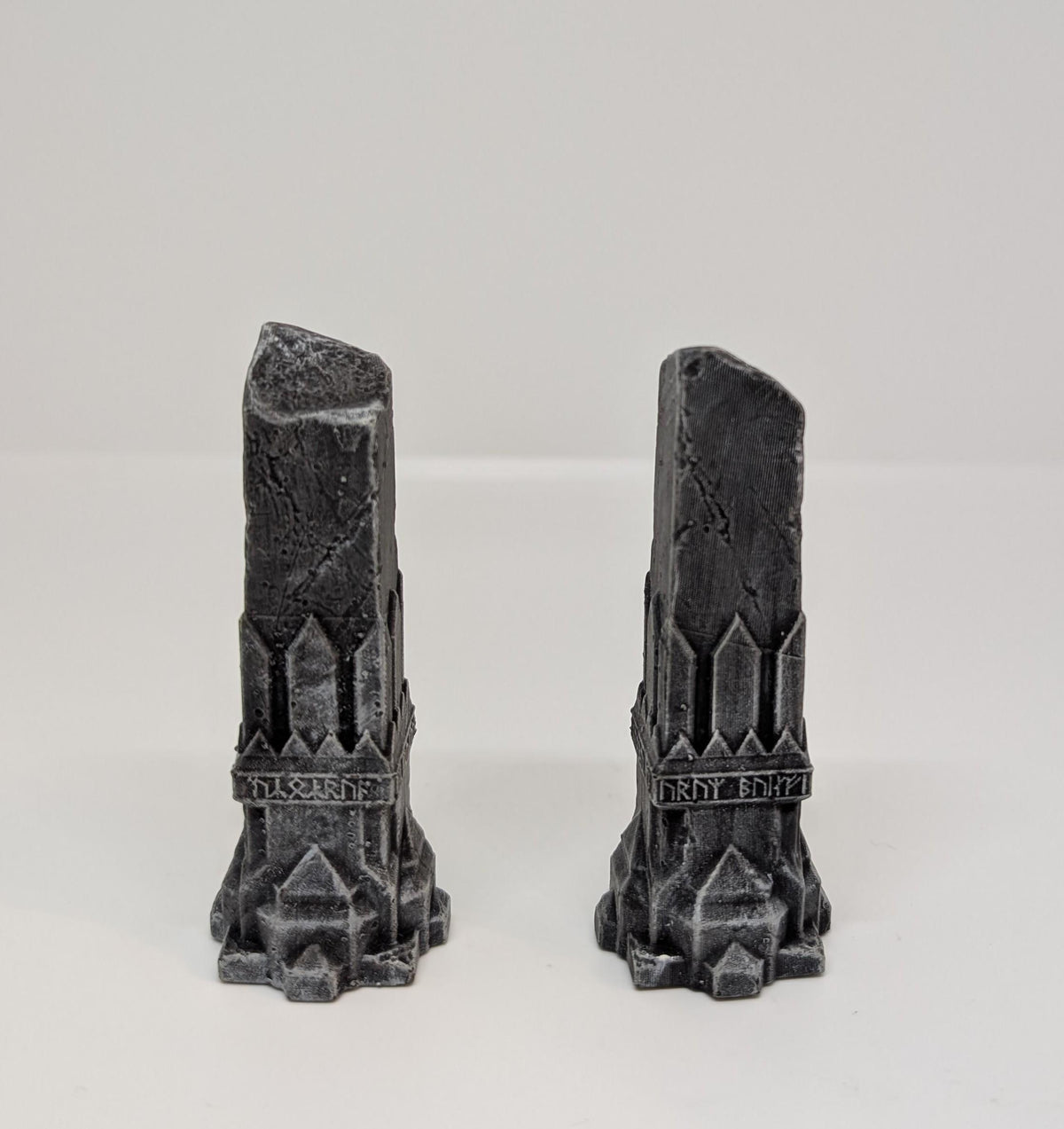 Lord of the Rings – 2x Moria Columns for Games – Height 3.54 inches (9 cm)