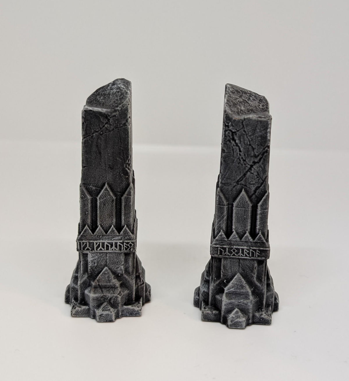 Lord of the Rings – 2x Moria Columns for Games – Height 3.54 inches (9 cm)