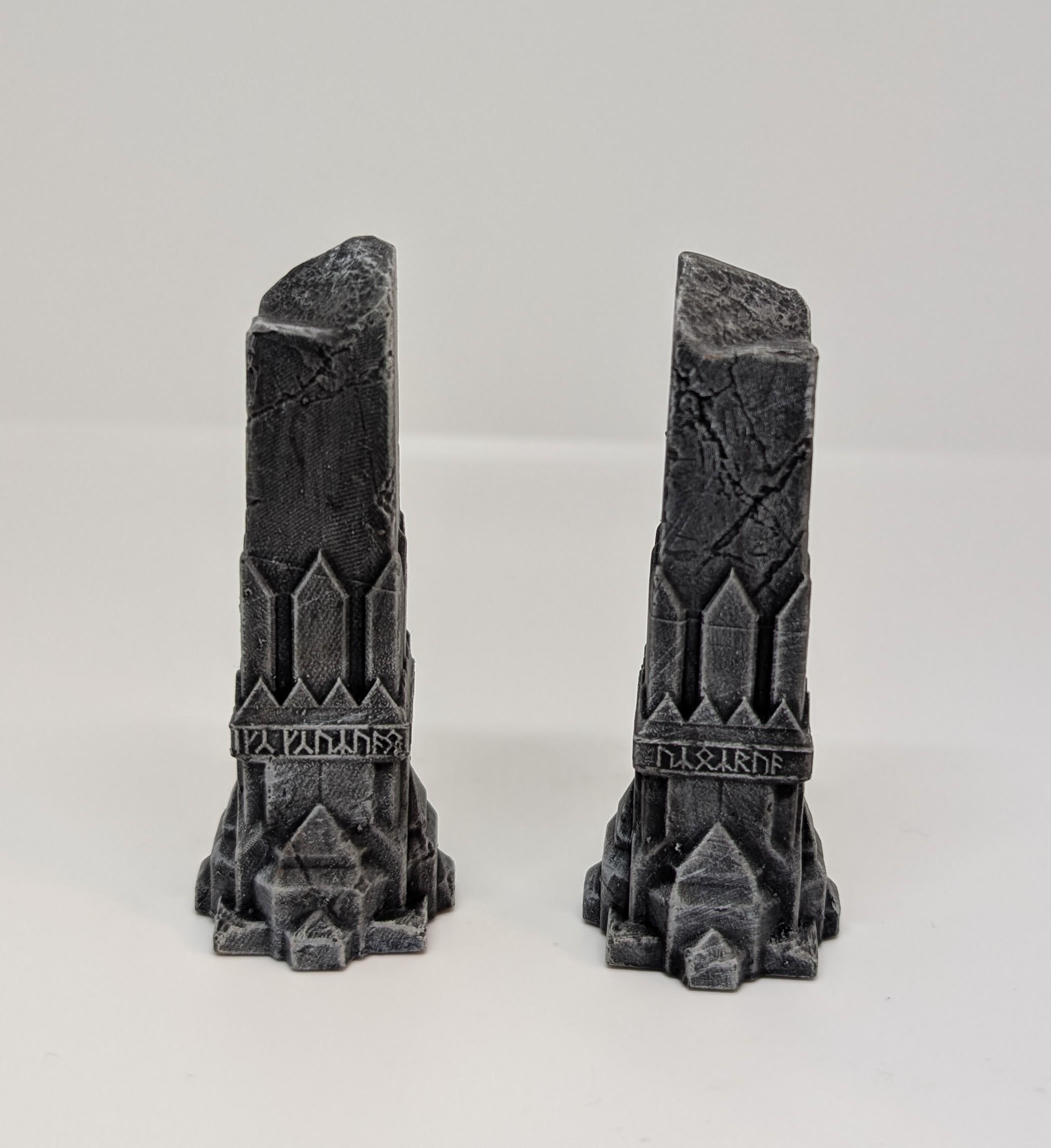 Lord of the Rings – 2x Moria Columns for Games – Height 3.54 inches (9 cm)