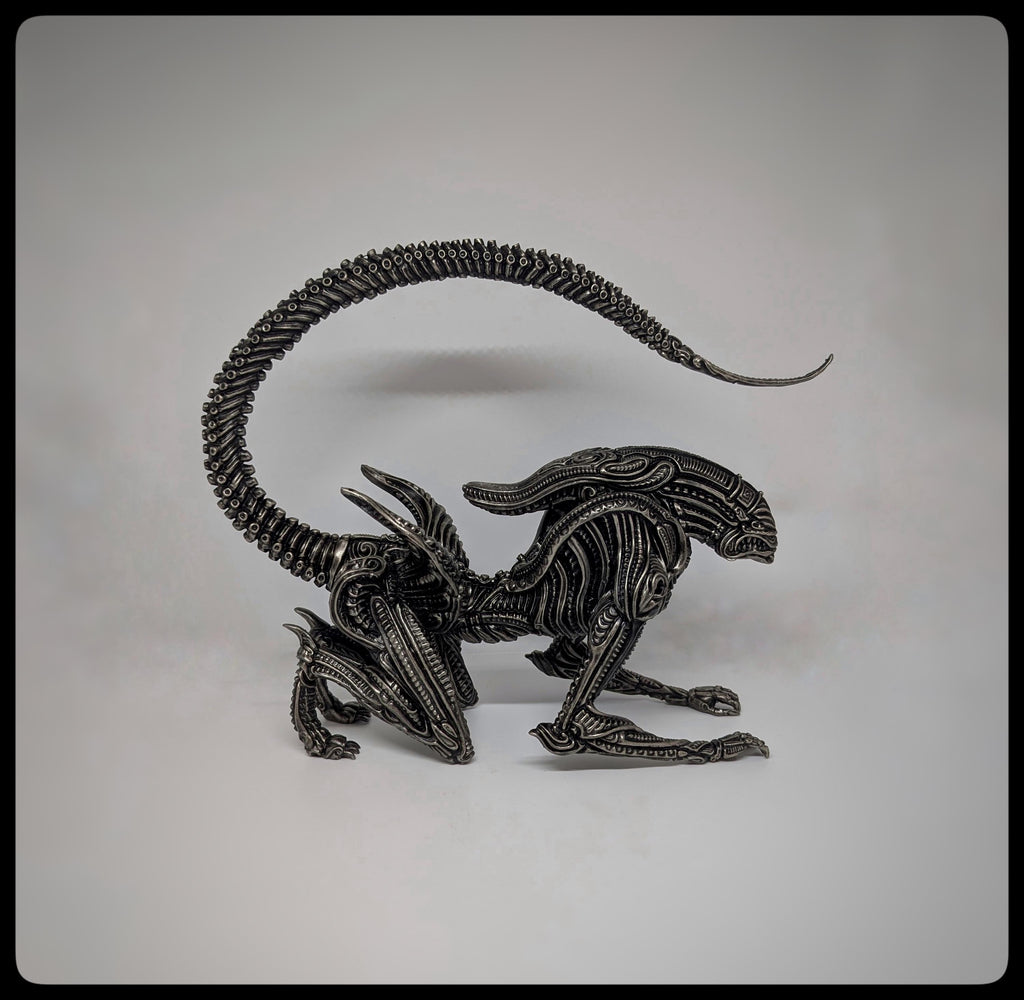 Inspired by H.R. Giger - Alien 2 / Design by Zane Rogers / 11.4 in (29 cm/290mm)