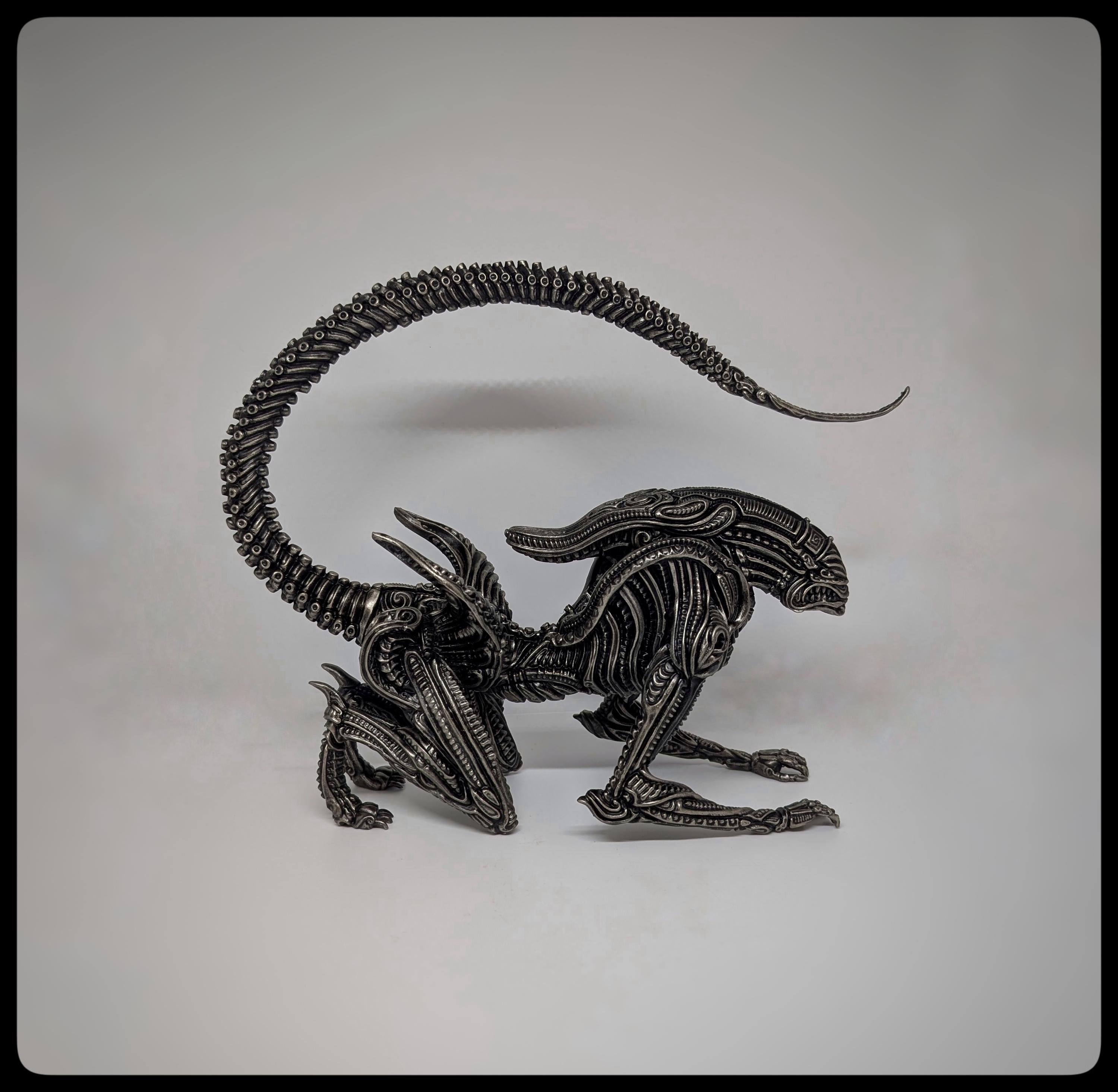 Inspired by H.R. Giger - Alien 2 / Design by Zane Rogers / 11.4 in (29 cm/290mm)