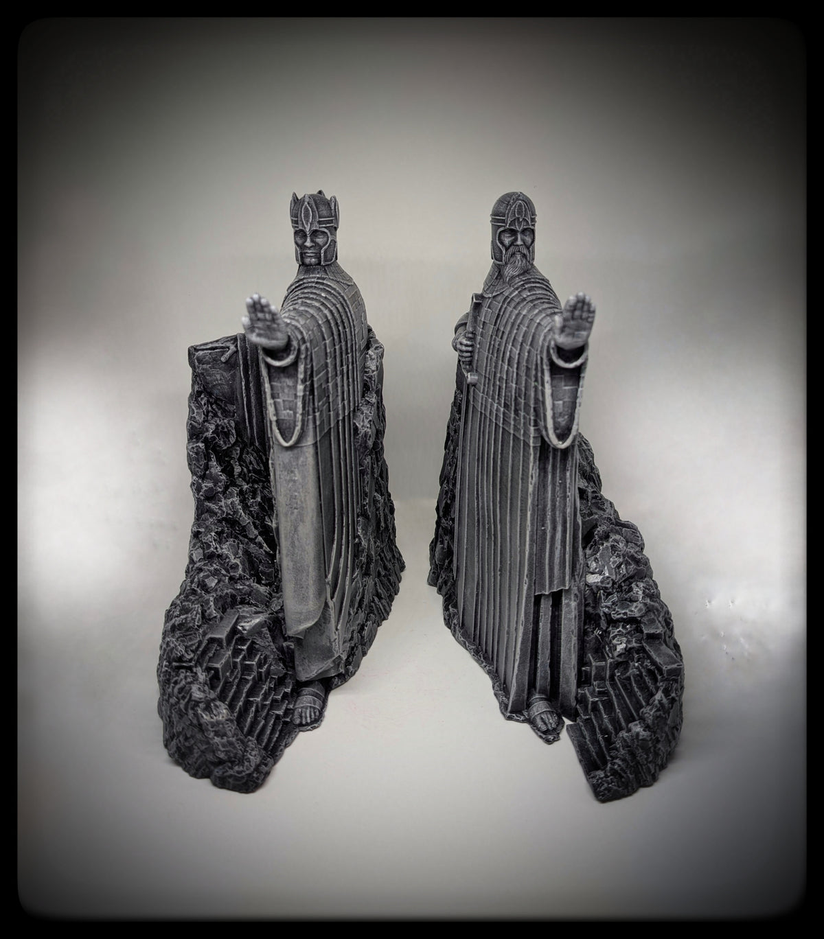 Lord of the Rings -Inspired Argonath Kings Resin Statues Height: 11 inches (28 cm / 280 mm)  (Set of 2)