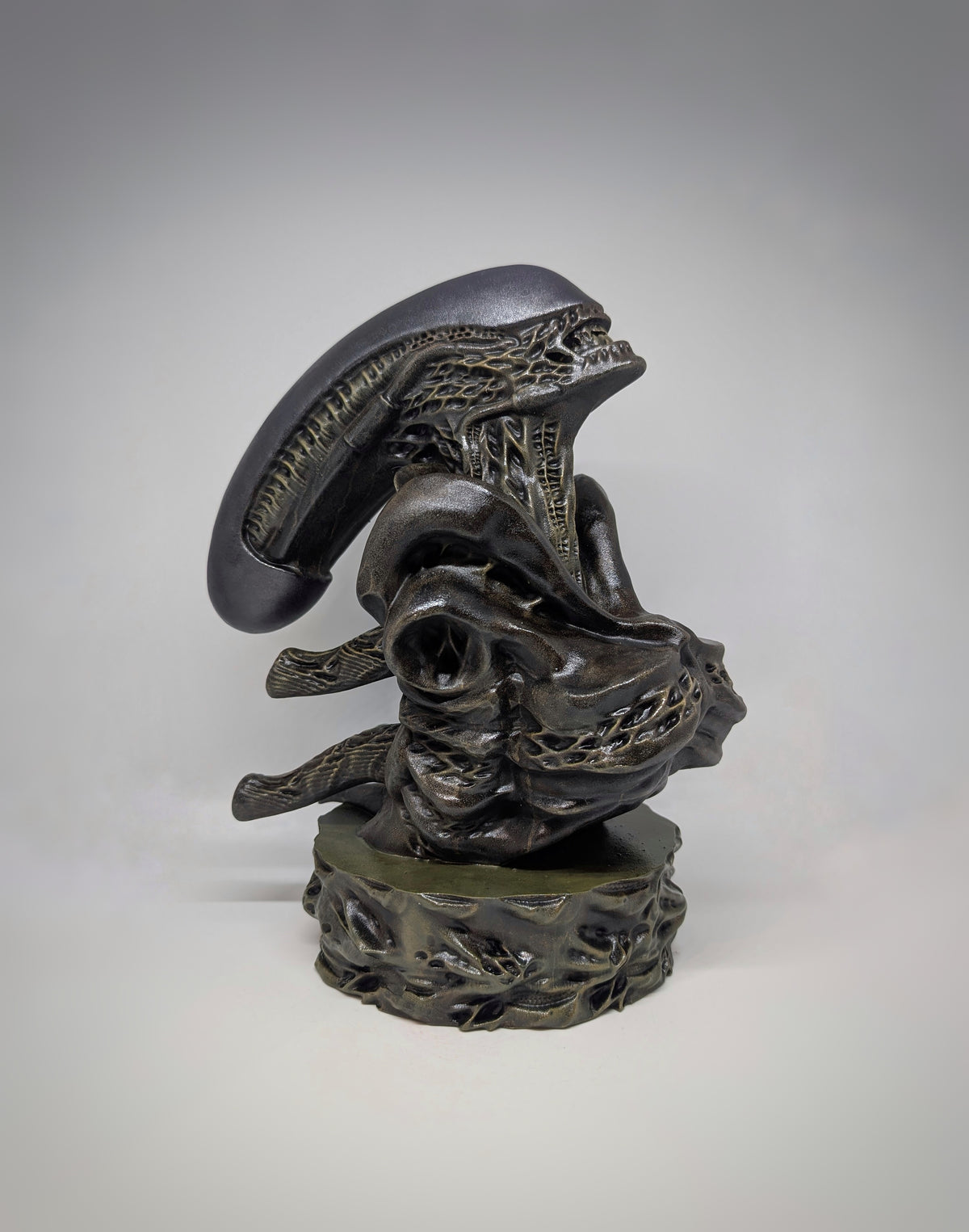 Alien Xenomorph Sculpture Hand-Painted ,3D Resin 11.4" (29 cm)