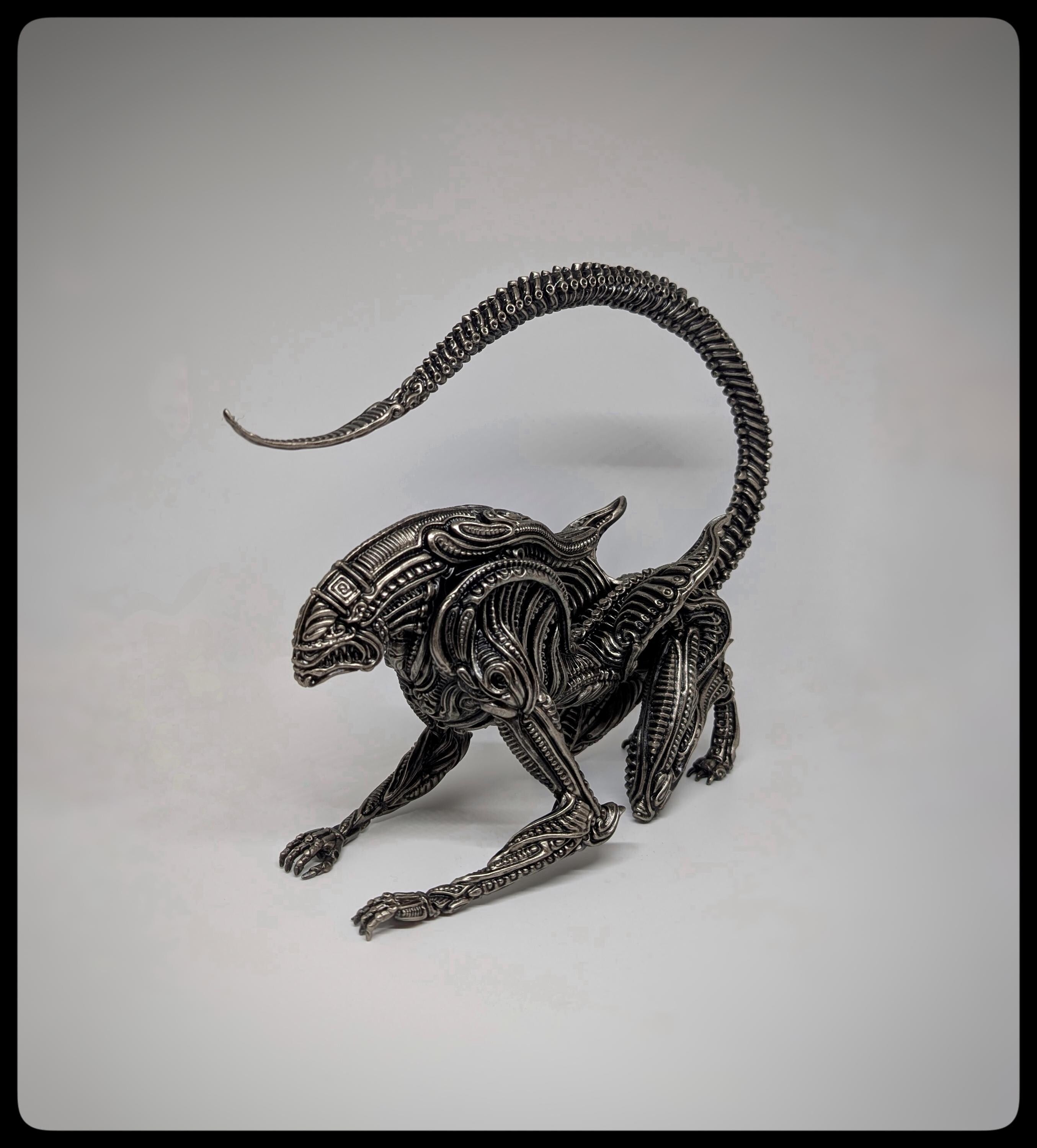 Inspired by H.R. Giger - Alien 2 / Design by Zane Rogers / 11.4 in (29 cm/290mm)
