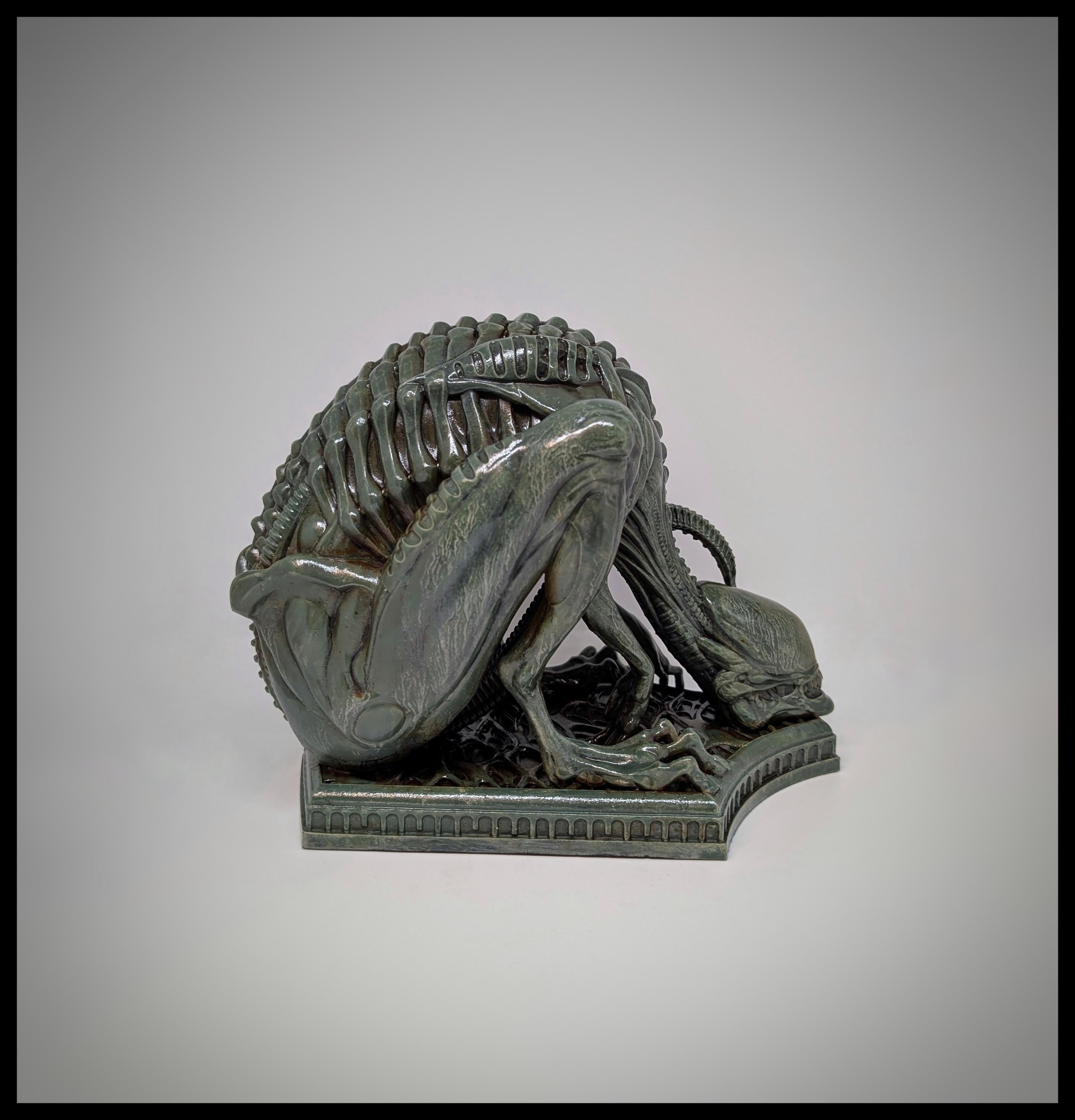 Inspired by H.R. Giger Alien Sitting 3D Resin Sculpture 6.9 in (17.5 cm/175mm)