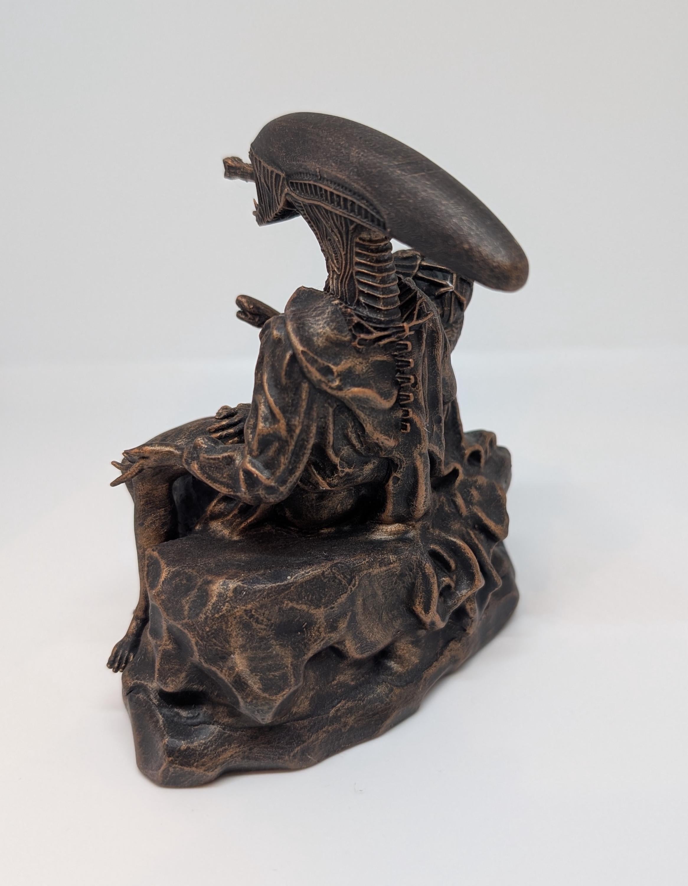 Alien Pieta Figure 3D Printed in Resin 5,5" (14 cm)| Sci-Fi Collectible