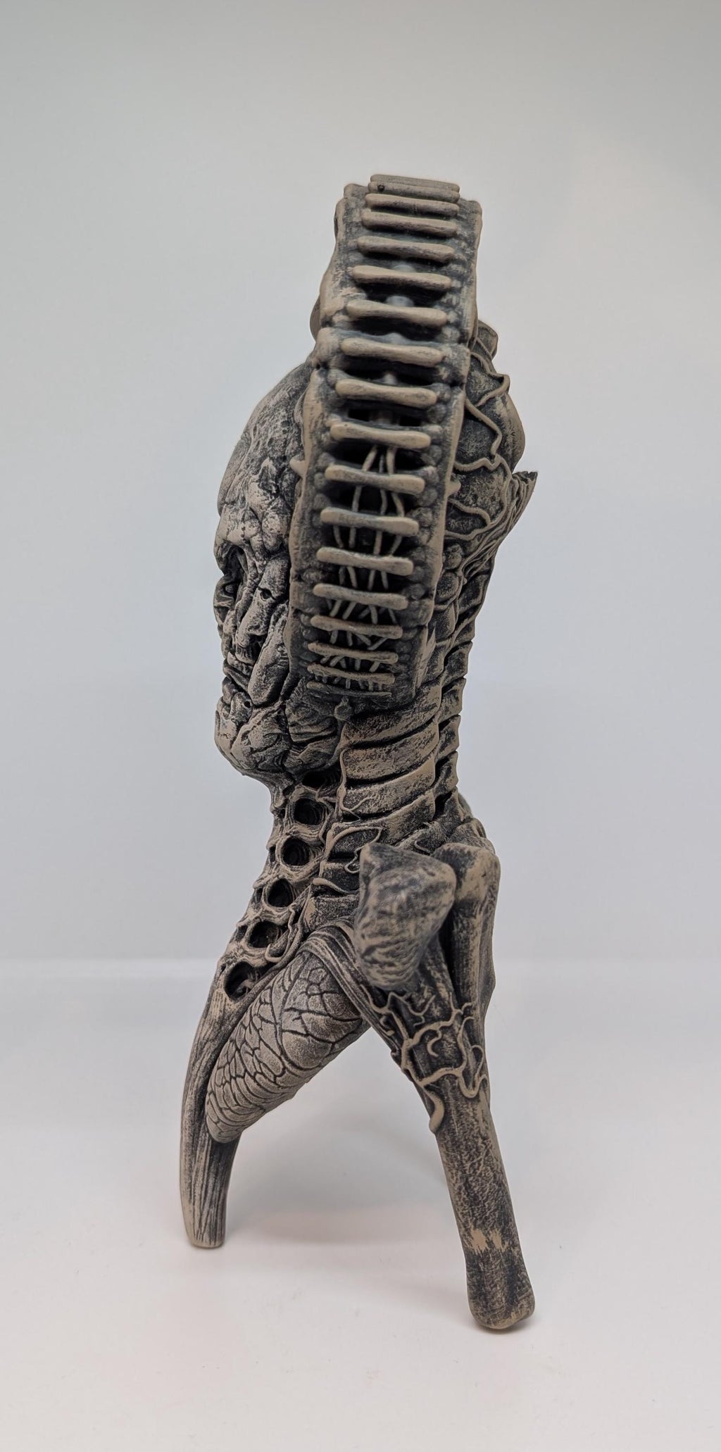 The Monarch  Figurine 3D printing resin / Height 8.7 inches (22cm / 220mm)