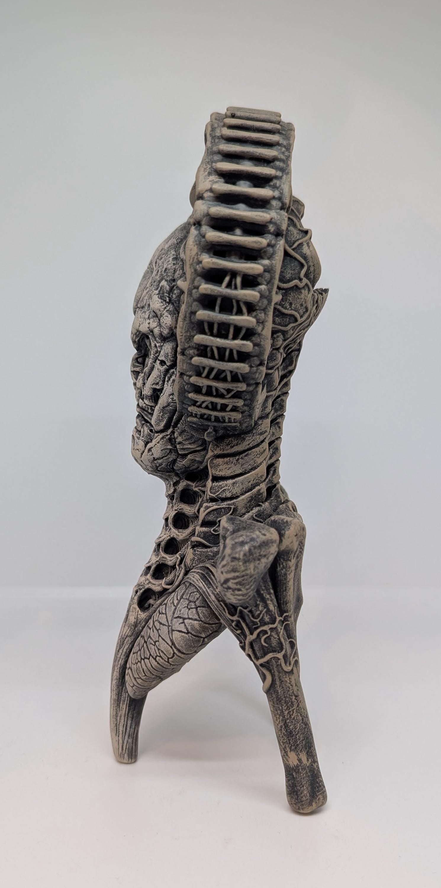 The Monarch  Figurine 3D printing resin / Height 8.7 inches (22cm / 220mm)