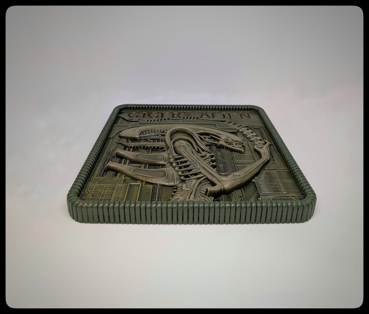 Alien Wall Plaque 10.2 in (26 cm / 260 mm) 3D Resin Art
