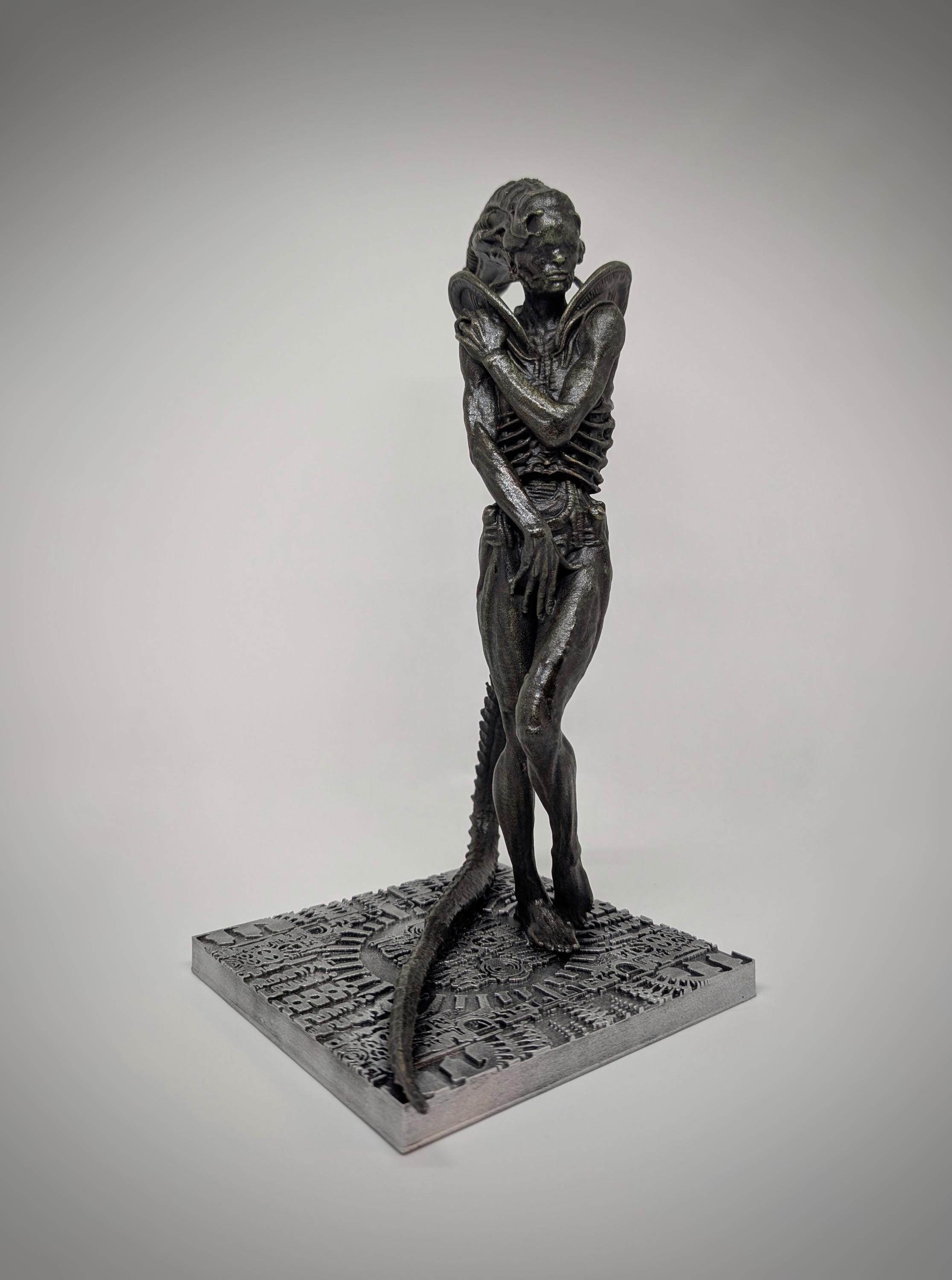 Inspired by H.R. Giger – Alien Hybrid Venus 3D Resin Sculpture /Height 11.4 in (29 cm/290mm)