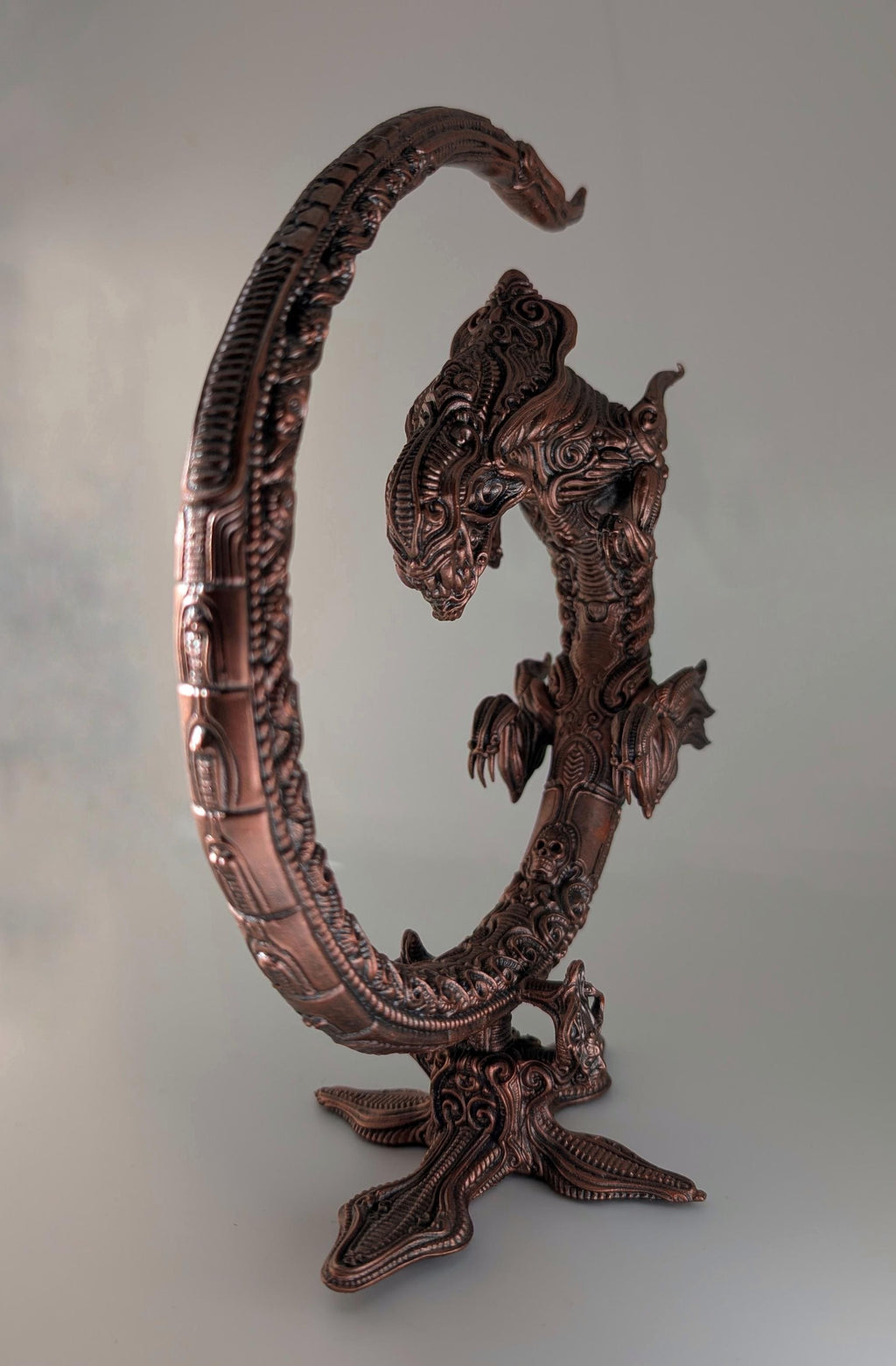 Inspired H.R.Giger Alien -Effigy design by Zane Rogers – 8.9inch (22,5 cm / 225 mm)