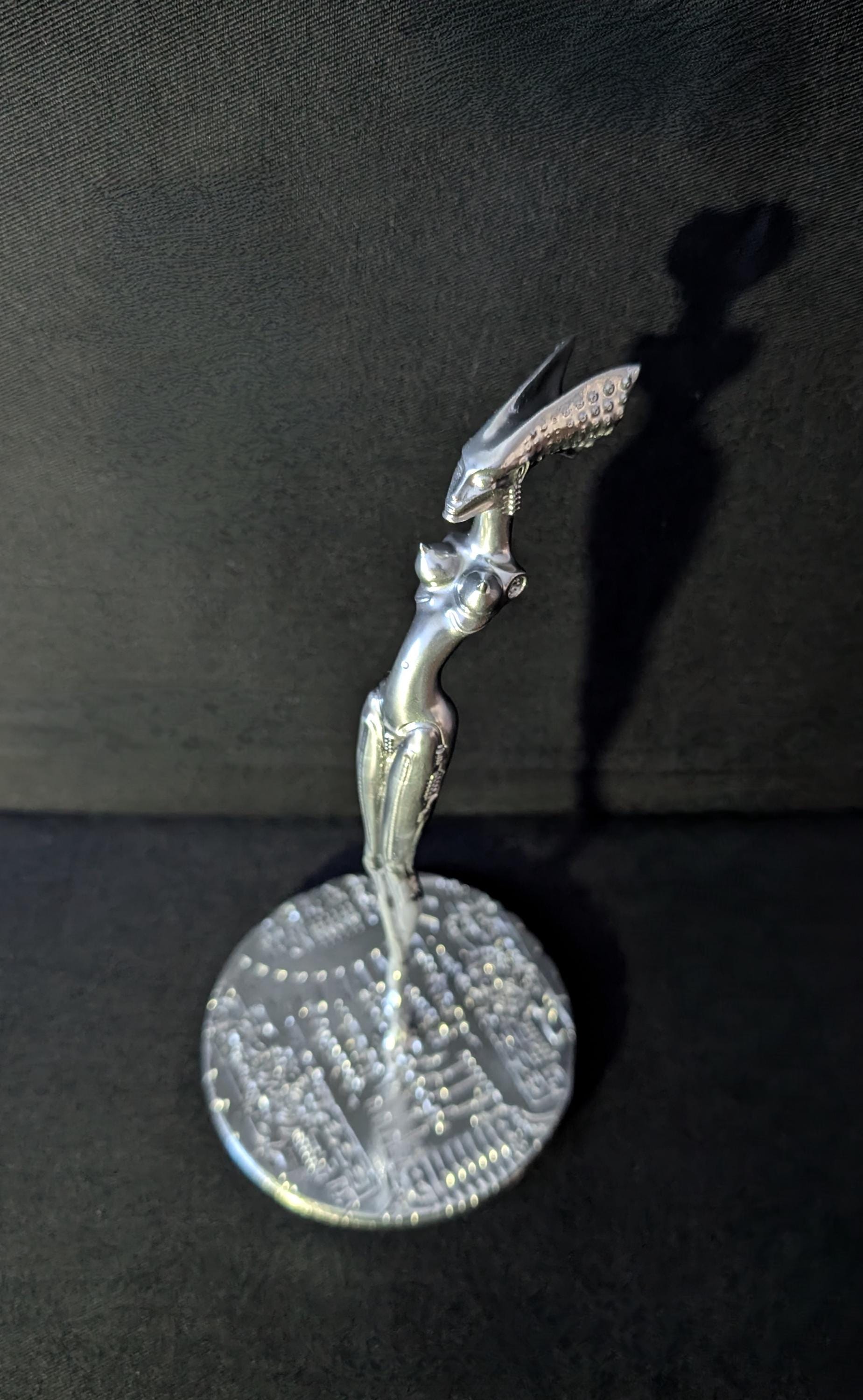 H.R. Giger Inspired Nubian Queen Statue – 3D Printed Resin Art Figure 7.87 "(20cm/ 200mm)