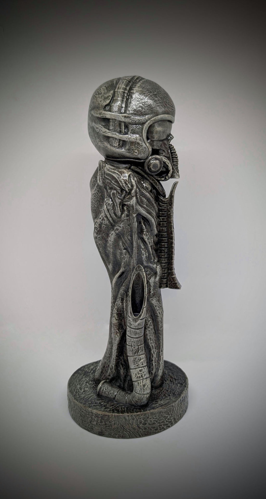 Inspired by H.R. Giger – Pilot 3D Resin Figure 12in (30.5cm /305mm) Design by Carlito Brigante