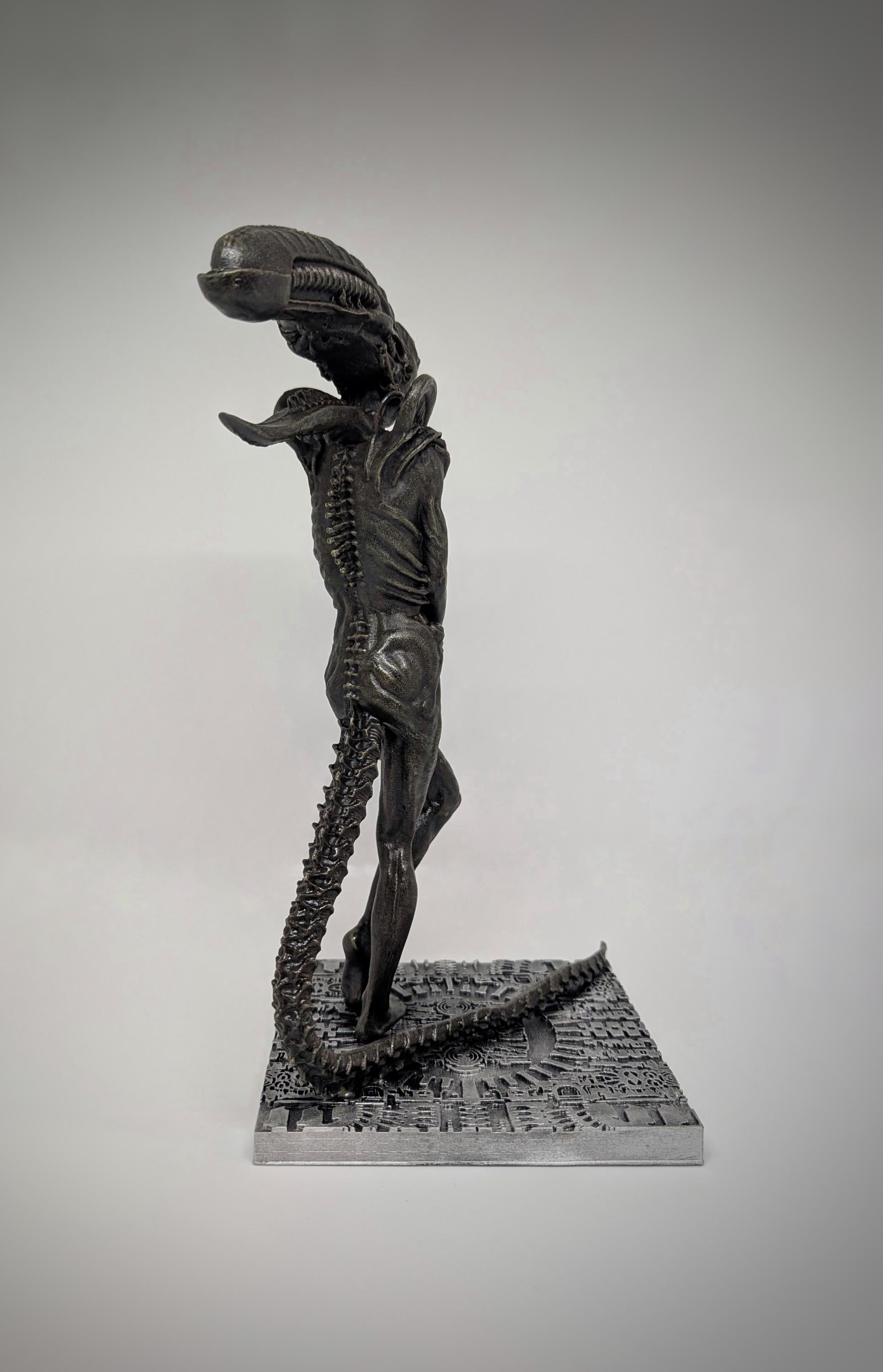 Inspired by H.R. Giger – Alien Hybrid Venus 3D Resin Sculpture /Height 11.4 in (29 cm/290mm)