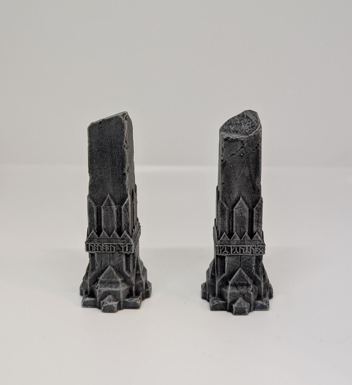 Lord of the Rings – 2x Moria Columns for Games – Height 3.54 inches (9 cm)