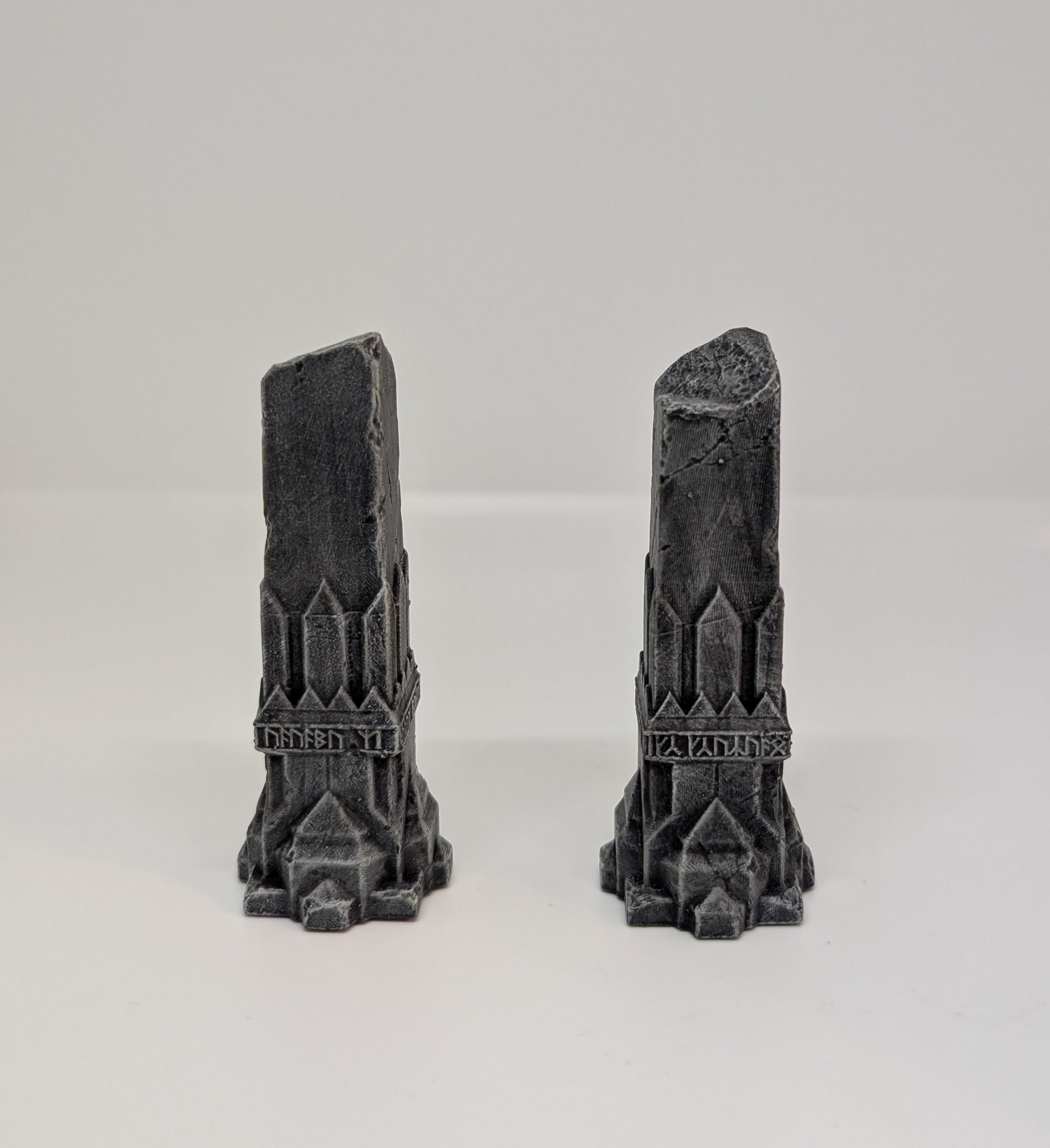 Lord of the Rings – 2x Moria Columns for Games – Height 3.54 inches (9 cm)
