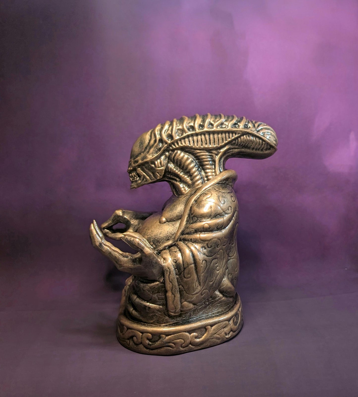 Alien Xenomorph Buddha 3D Resin Statue 8.66 in (22 cm / 220 mm) Height