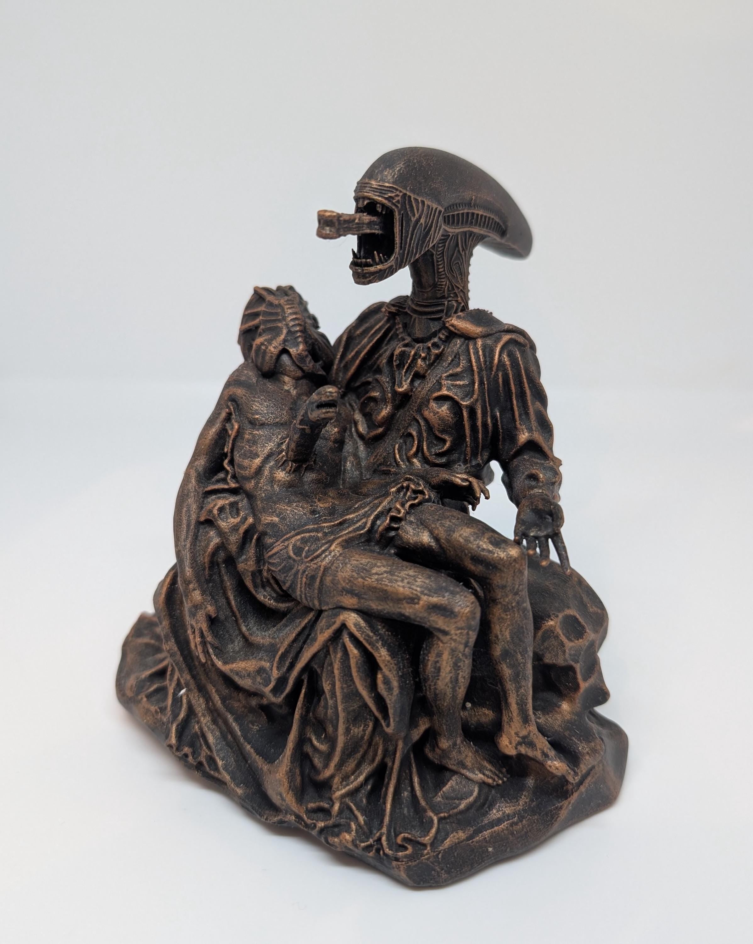Alien Pieta Figure 3D Printed in Resin 5,5" (14 cm)| Sci-Fi Collectible