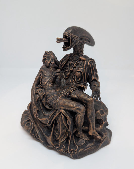 Alien Pieta Figure 3D Printed in Resin 5,5" (14 cm)| Sci-Fi Collectible