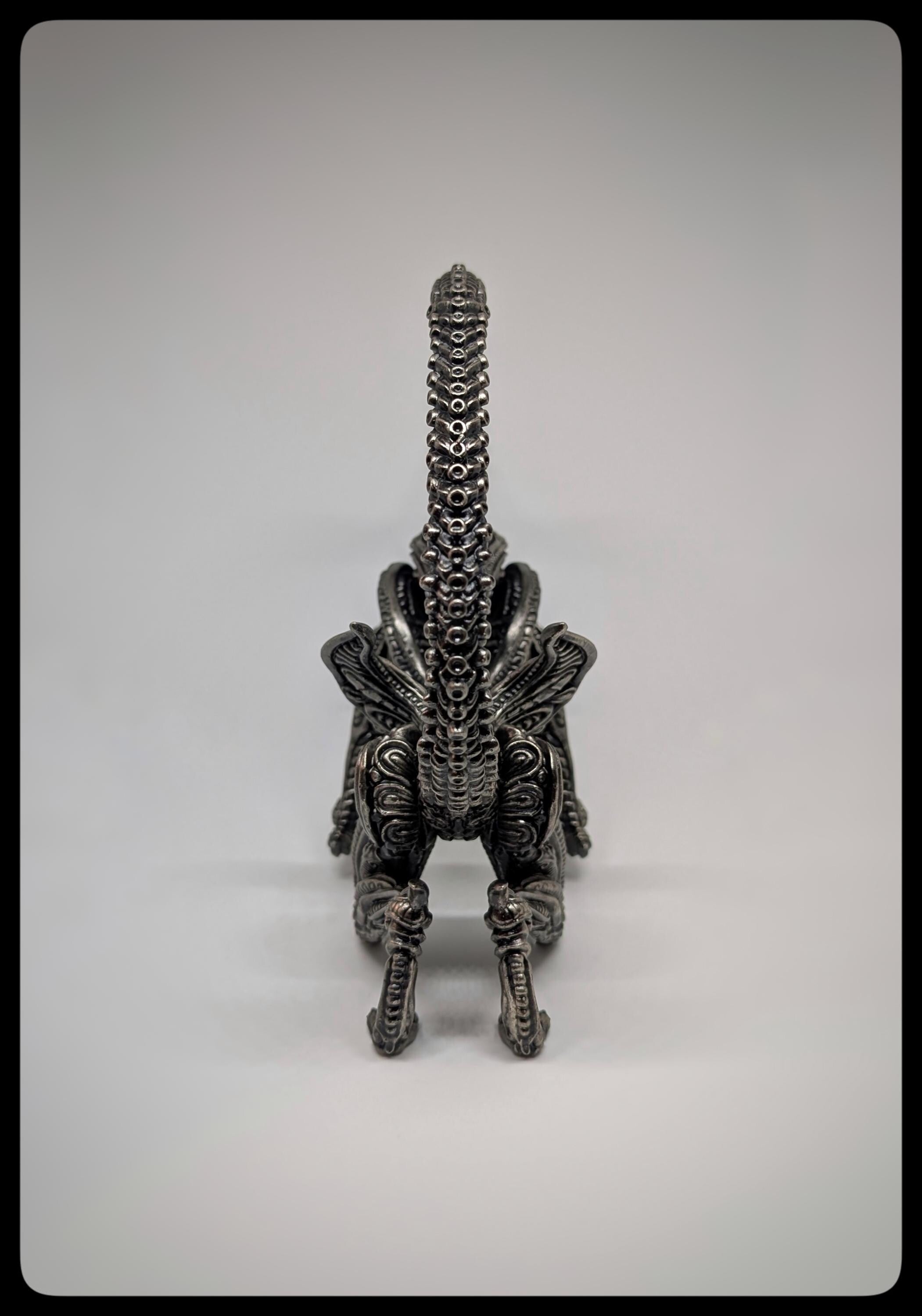 Inspired by H.R. Giger - Alien 2 / Design by Zane Rogers / 11.4 in (29 cm/290mm)