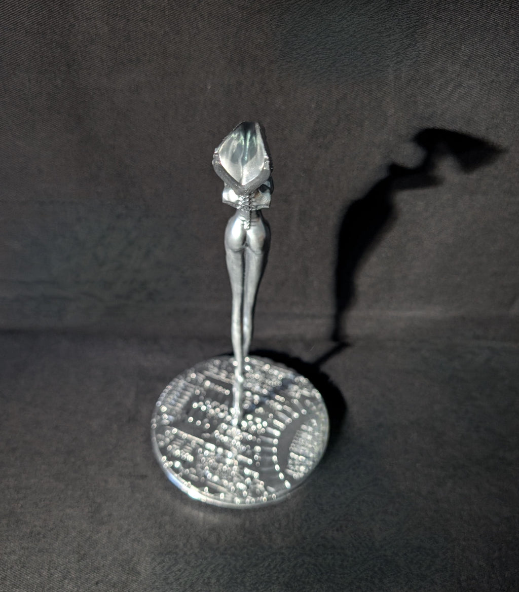 H.R. Giger Inspired Nubian Queen Statue – 3D Printed Resin Art Figure 7.87 "(20cm/ 200mm)