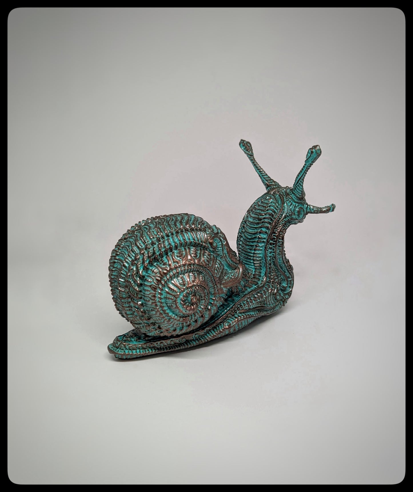 3D Resin Skull Snail Figurine –Height 6.10 inches (15.5 cm) x Length 8.27 inches (21 cm)