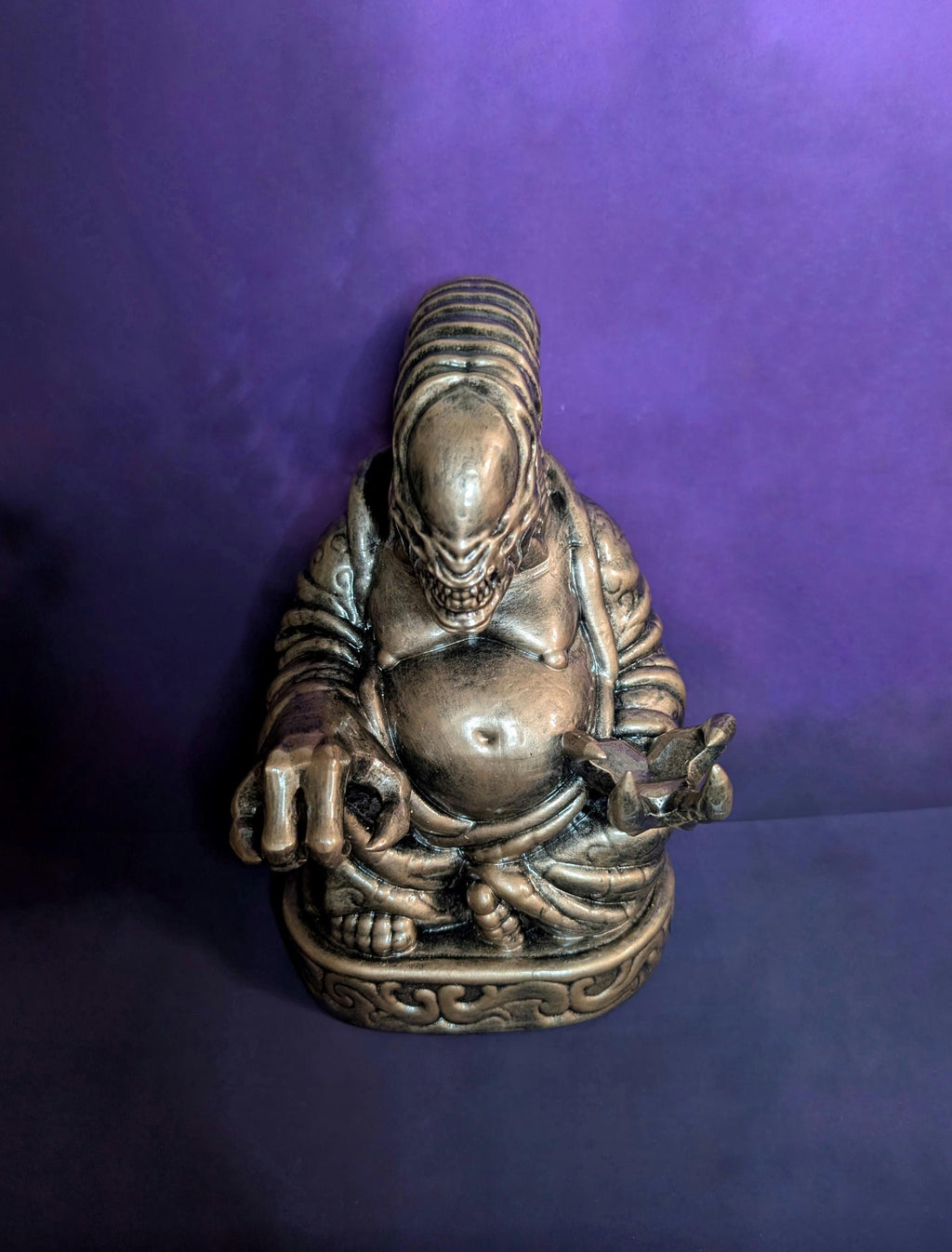 Alien Xenomorph Buddha 3D Resin Statue 8.66 in (22 cm / 220 mm) Height