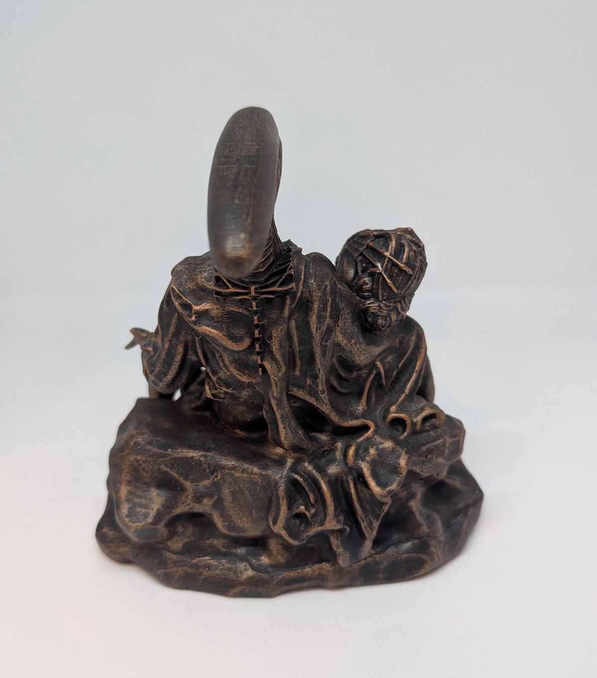 Alien Pieta Figure 3D Printed in Resin 5,5" (14 cm)| Sci-Fi Collectible