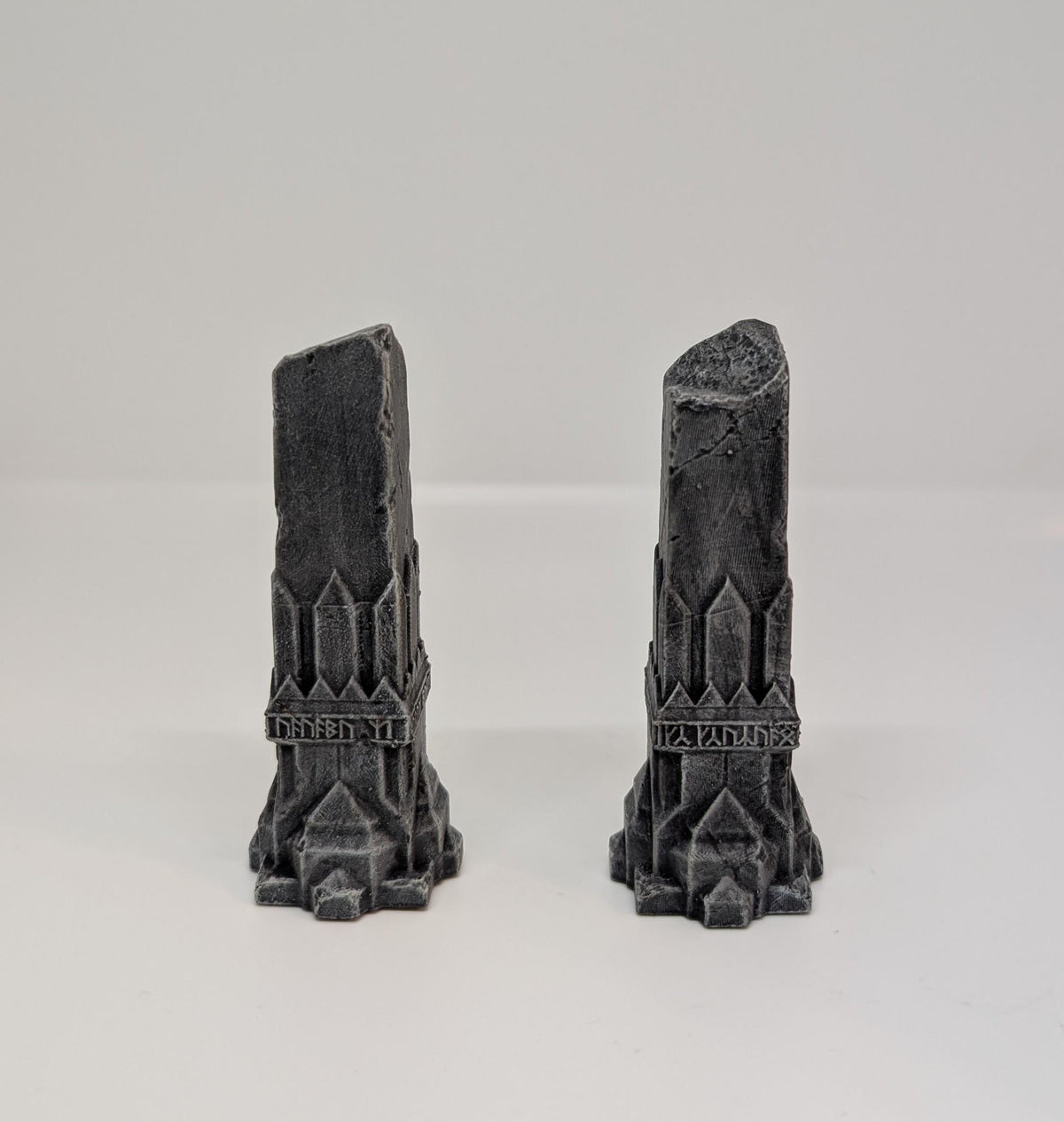 Lord of the Rings – 2x Moria Columns for Games – Height 3.54 inches (9 cm)