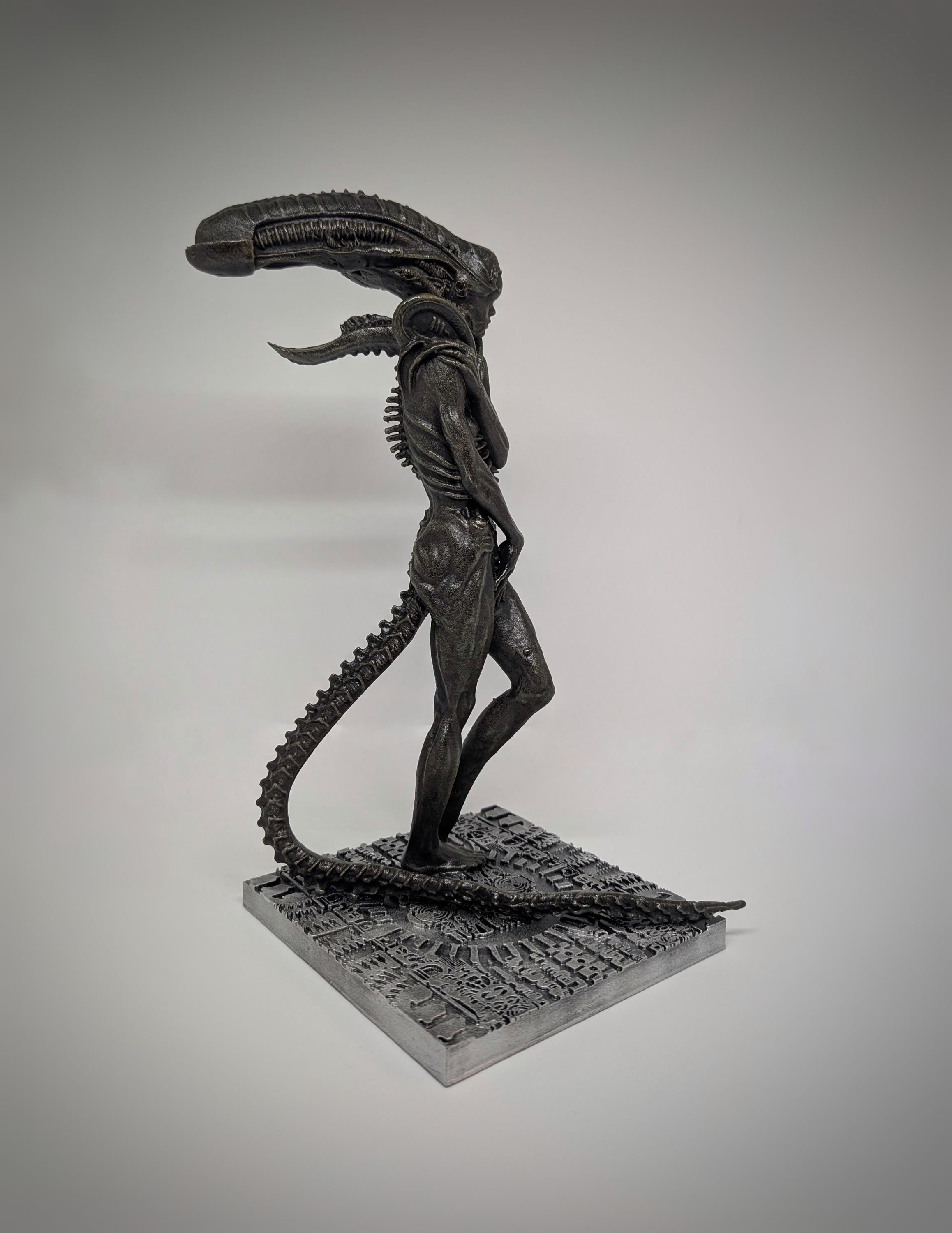 Inspired by H.R. Giger – Alien Hybrid Venus 3D Resin Sculpture /Height 11.4 in (29 cm/290mm)