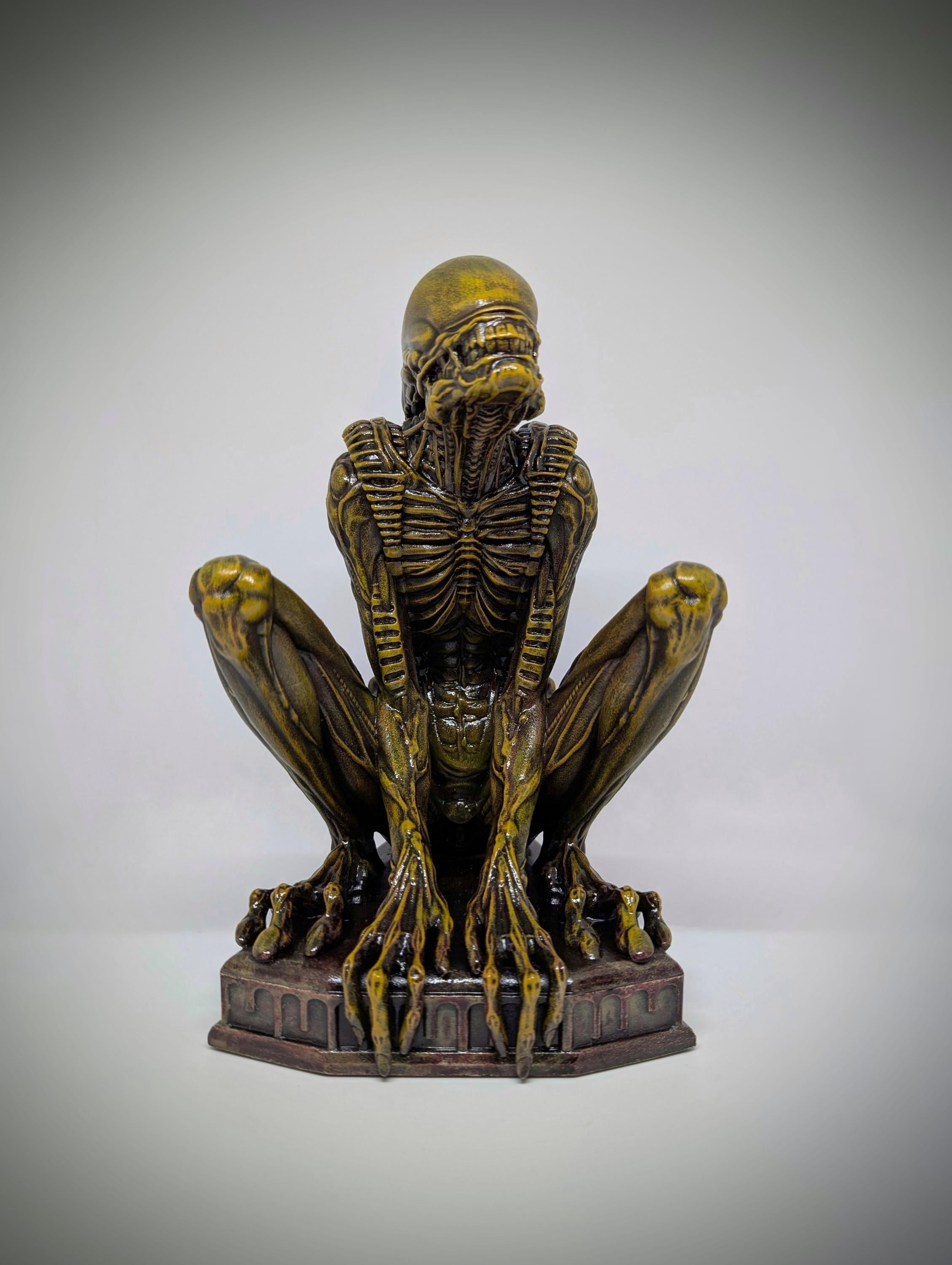 Alien Sitting Figure –9.25" (23,5 cm/235 mm) 3D Printed Resin Statue | Sci-Fi Collectible