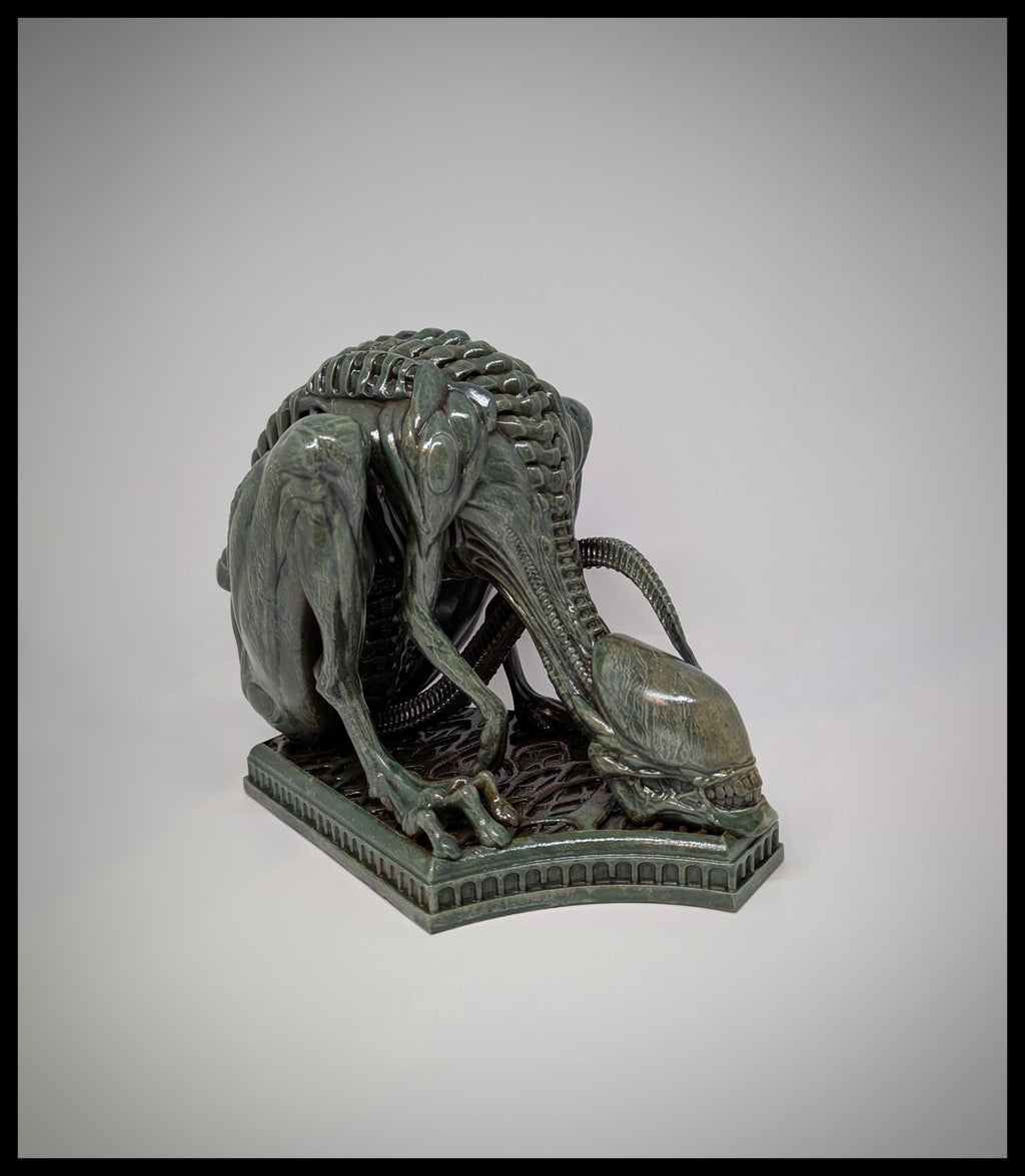 Inspired by H.R. Giger Alien Sitting 3D Resin Sculpture 6.9 in (17.5 cm/175mm)