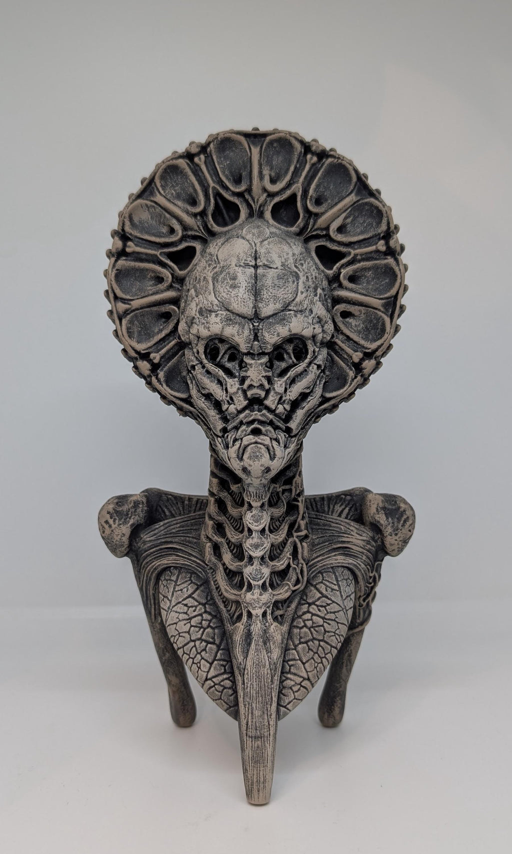 The Monarch  Figurine 3D printing resin / Height 8.7 inches (22cm / 220mm)